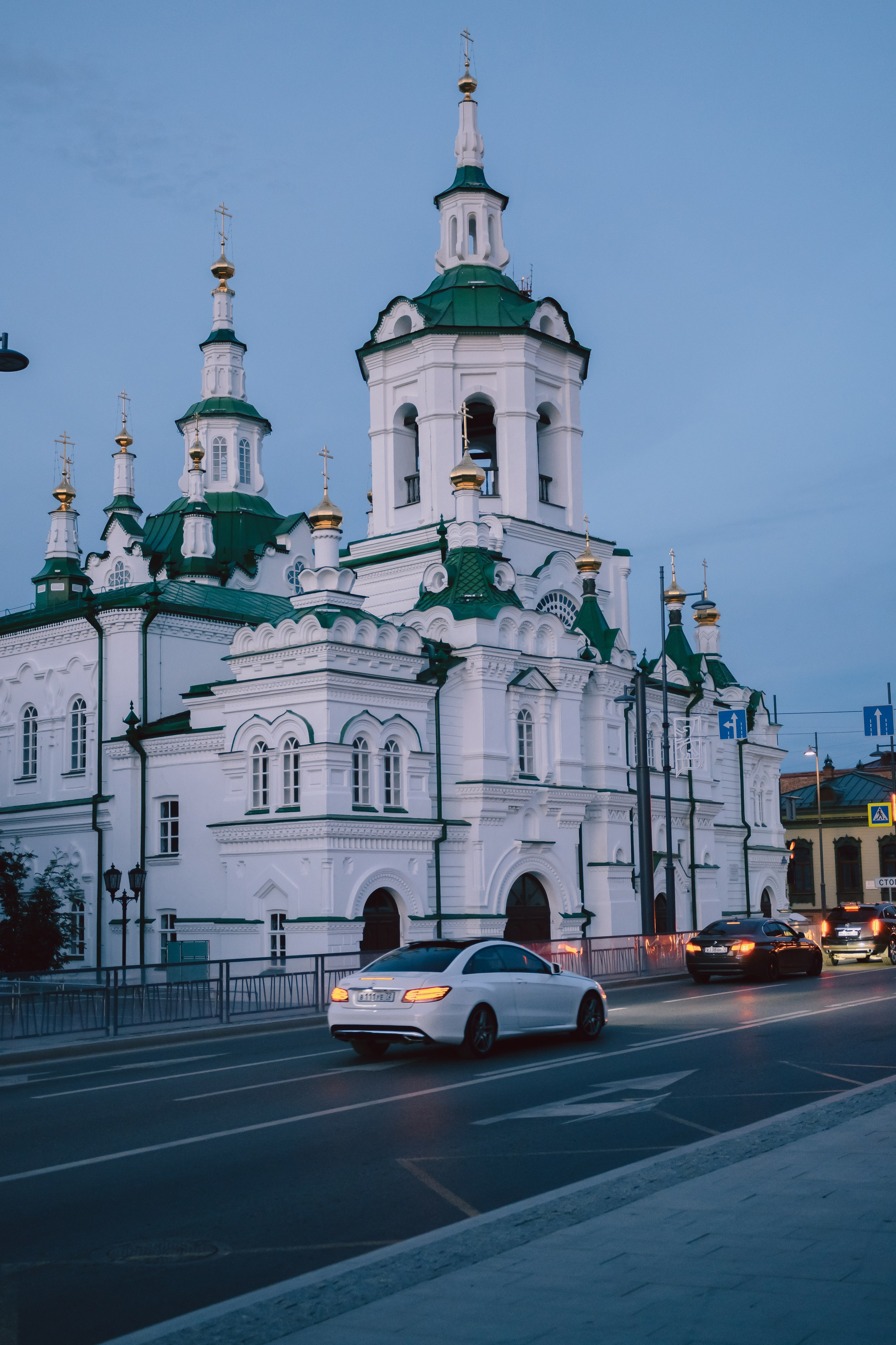 Контрасты большого города (Тюмень). Фотограф Денис Труштин | dentrushtin