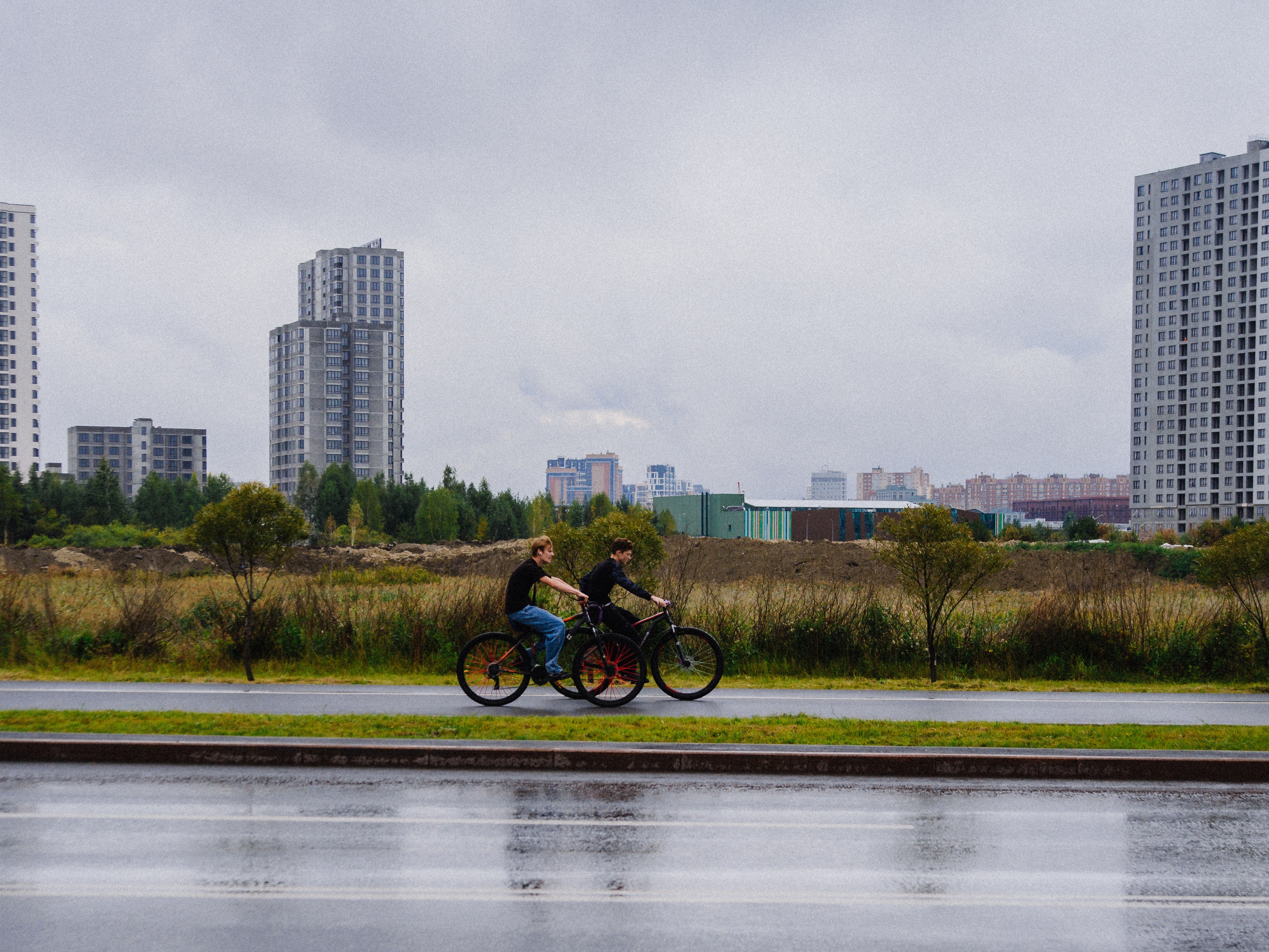 Контрасты большого города (Тюмень). Фотограф Денис Труштин | dentrushtin
