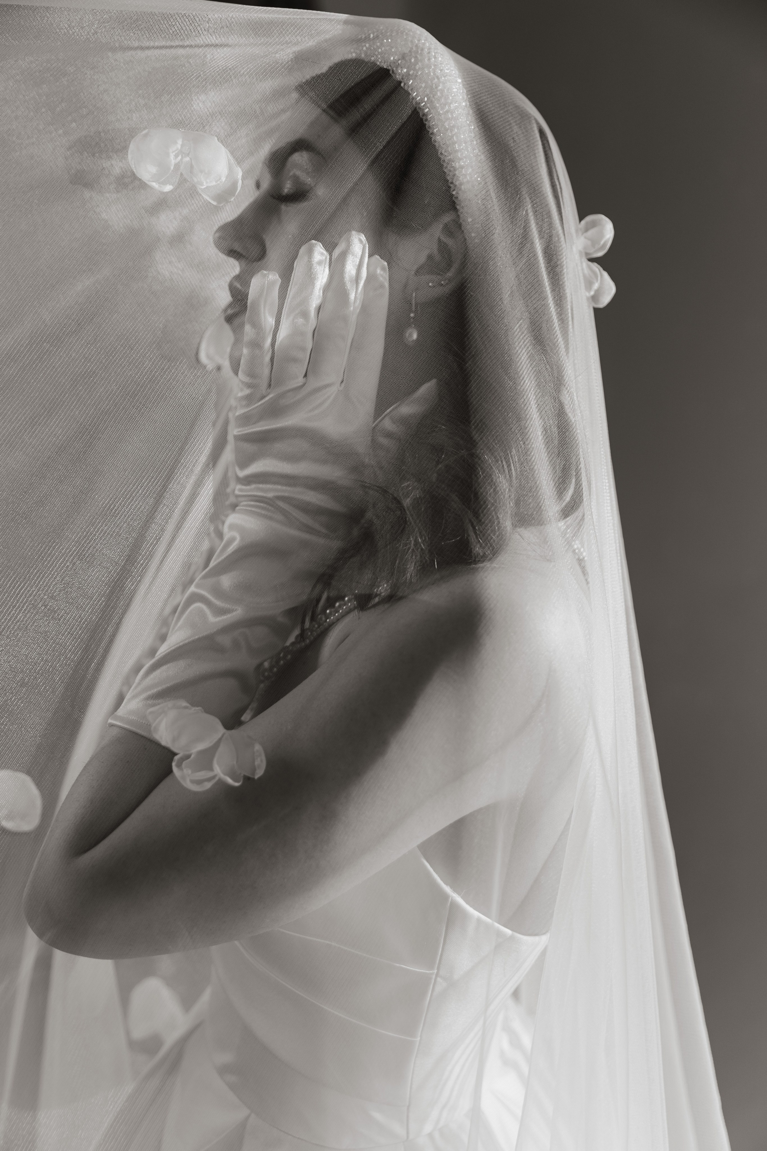 Алена. Я Ира и я фотографирую свадьбы более 10 лет