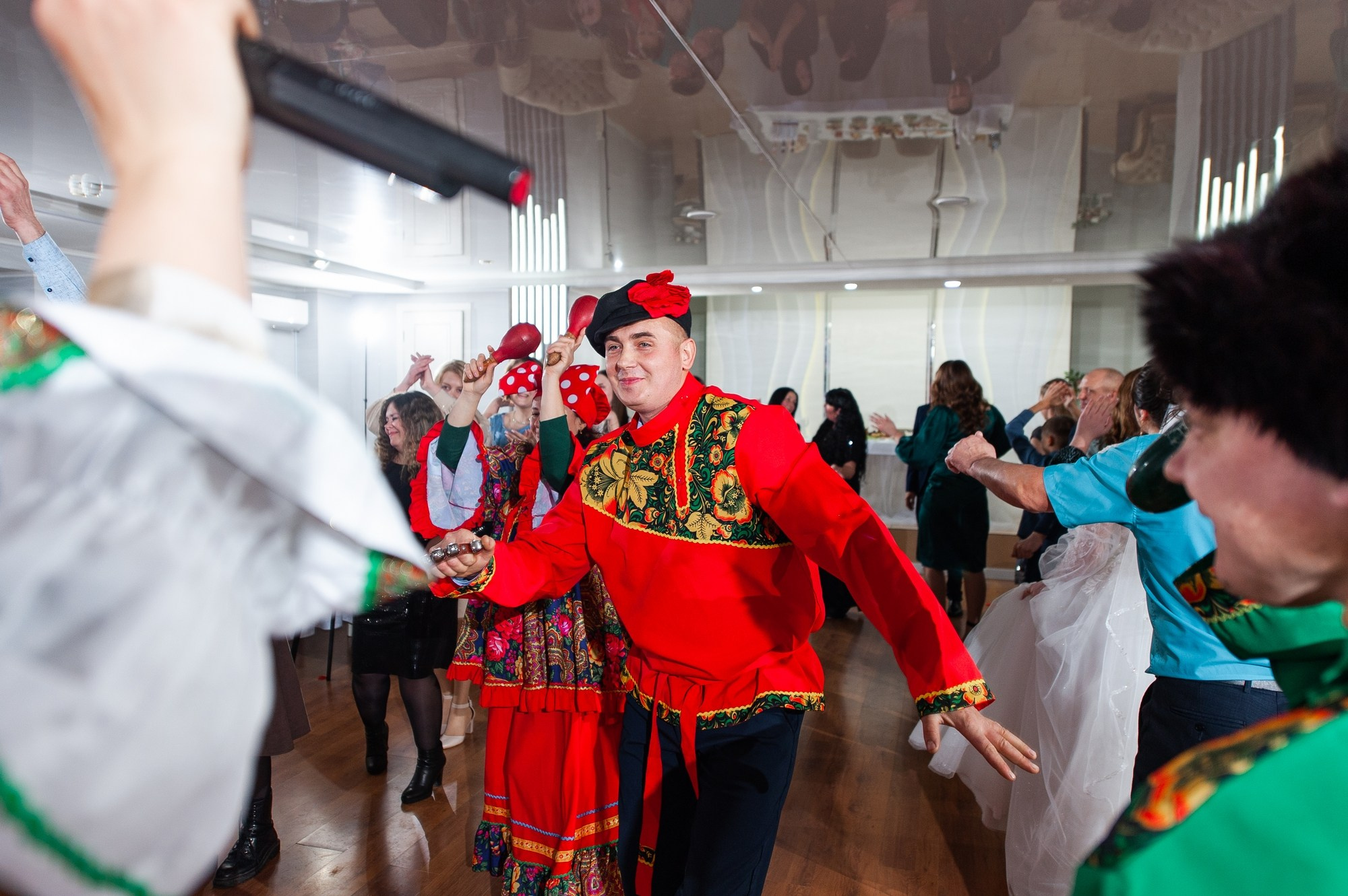 Студия и банкет. Свадебный и семейный фотограф в Омске Мормулев Михаил