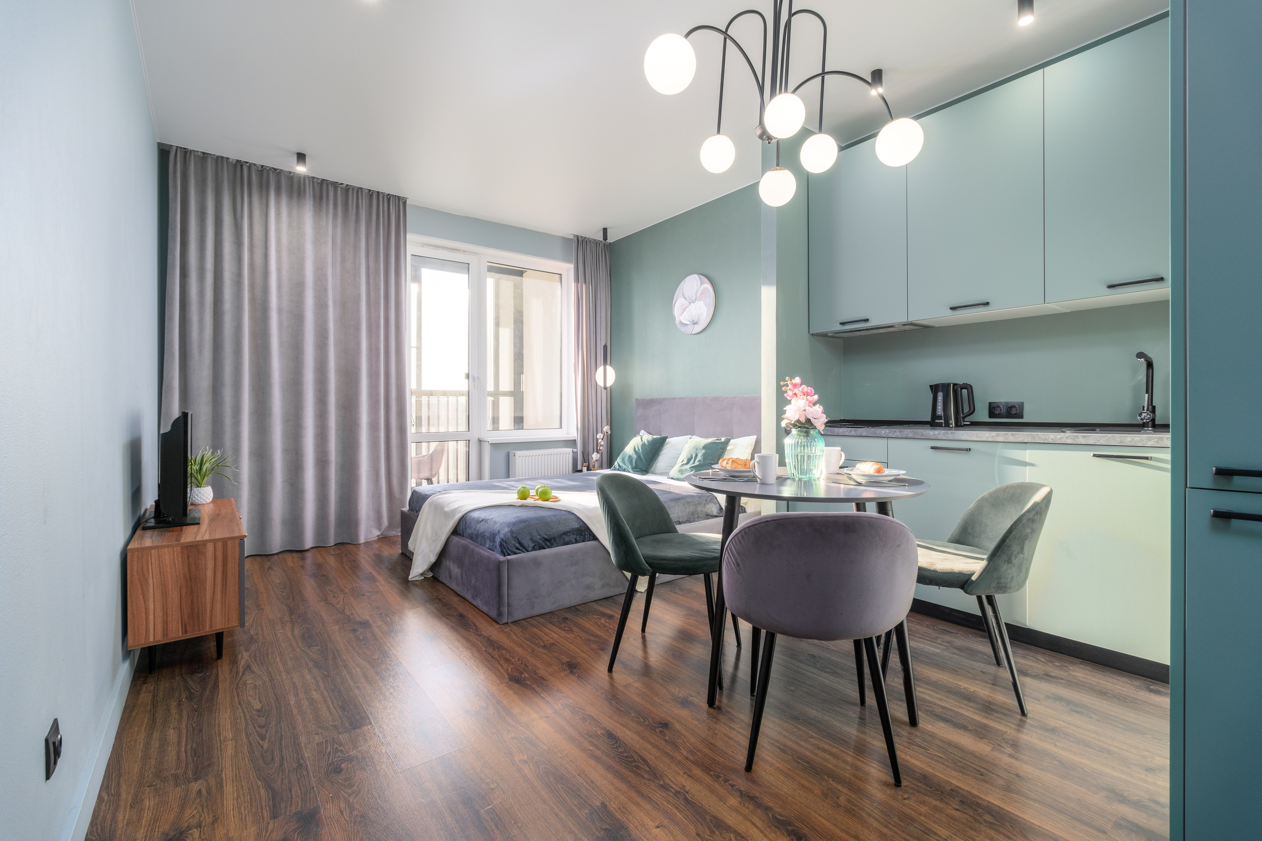 Студия, Уральская ул