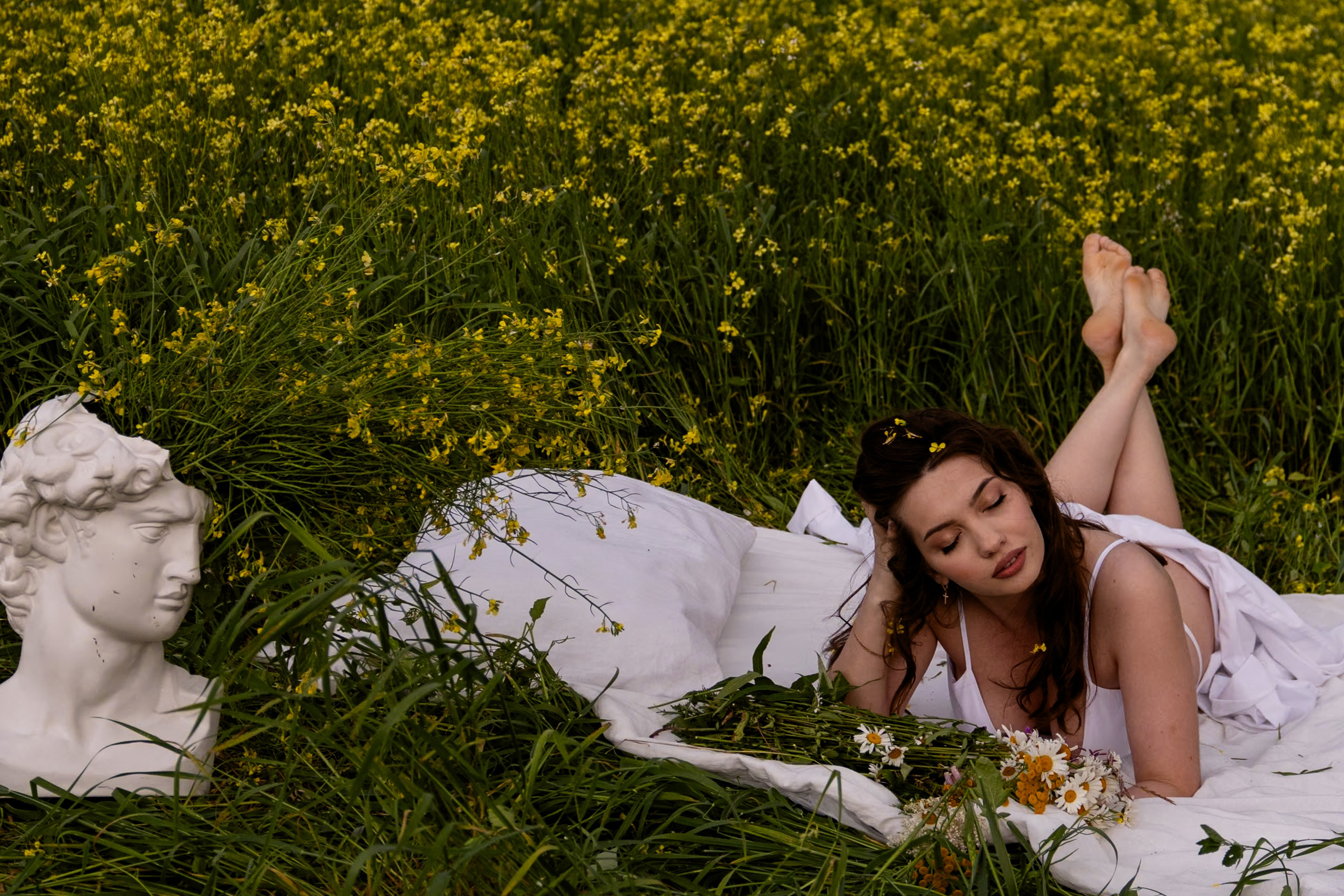 Марина в поле. Семейный и Свадебный фотограф в Иркутске Караваева Дарья