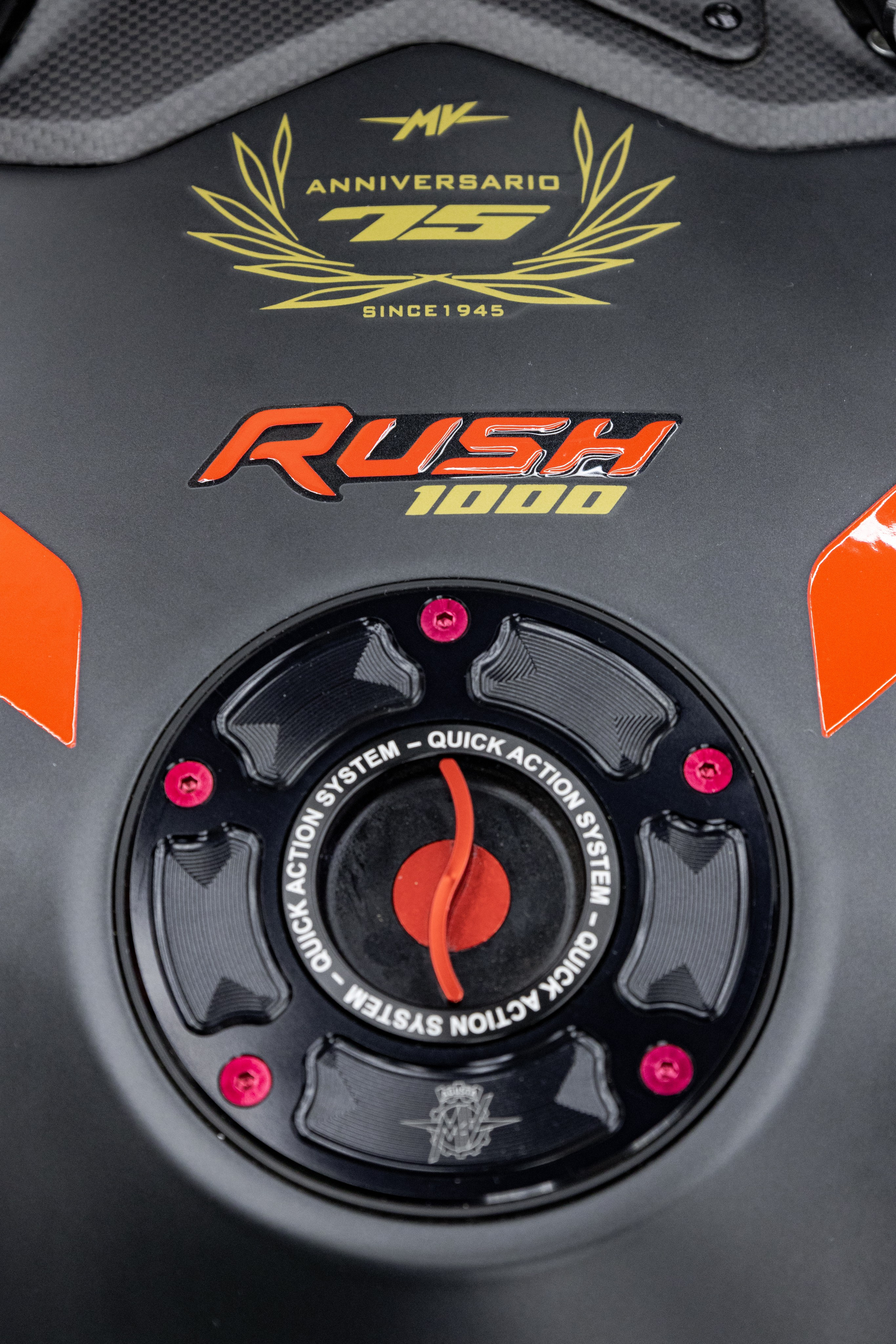 Фотосессия с мотоциклами и автомобилями. Предметный фотограф в Москве и Московской области