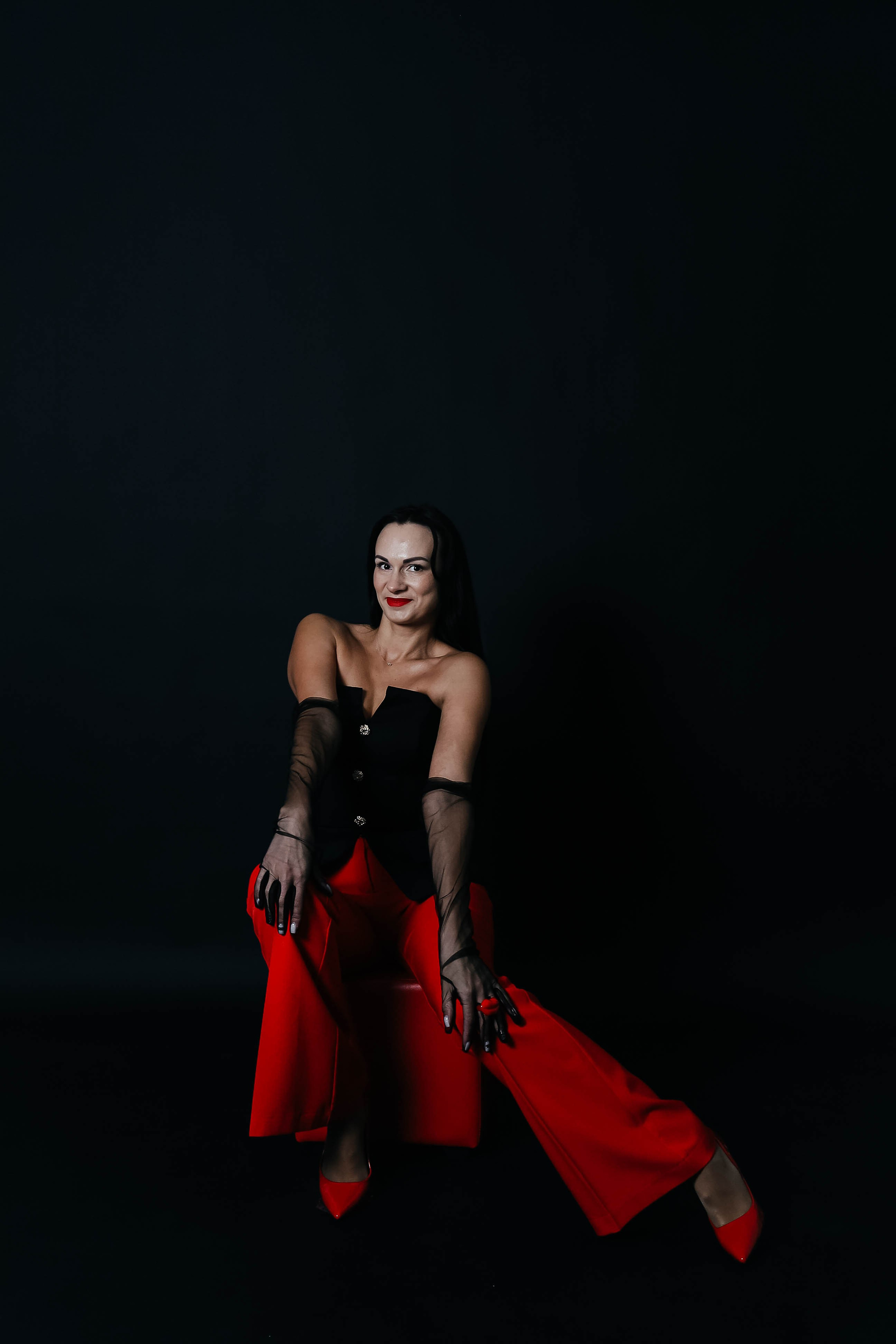 Черный фон цветная. Фотостудия без фотографа в Мозыре «Селфи»