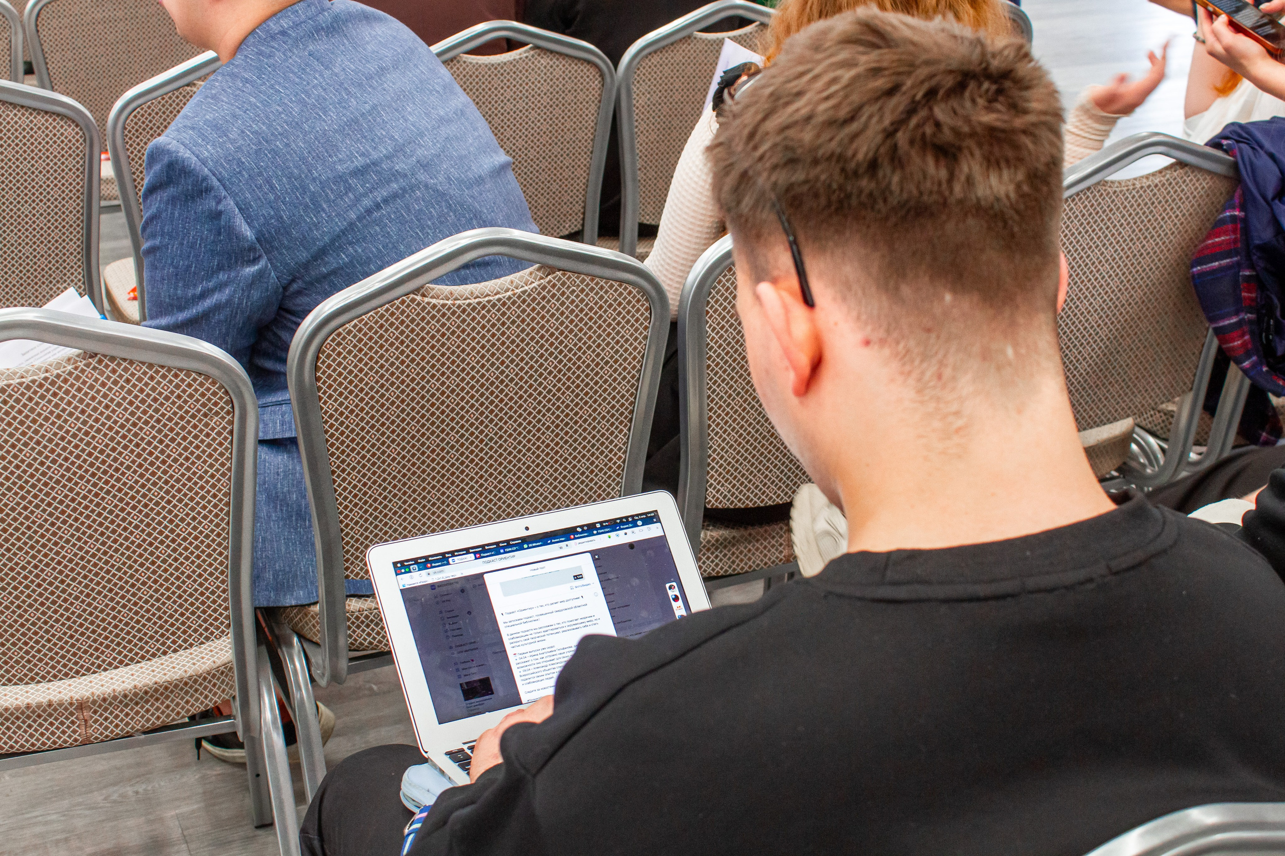 Ярмарка вакансий в Екатеринбургской академии современного искусства 2025