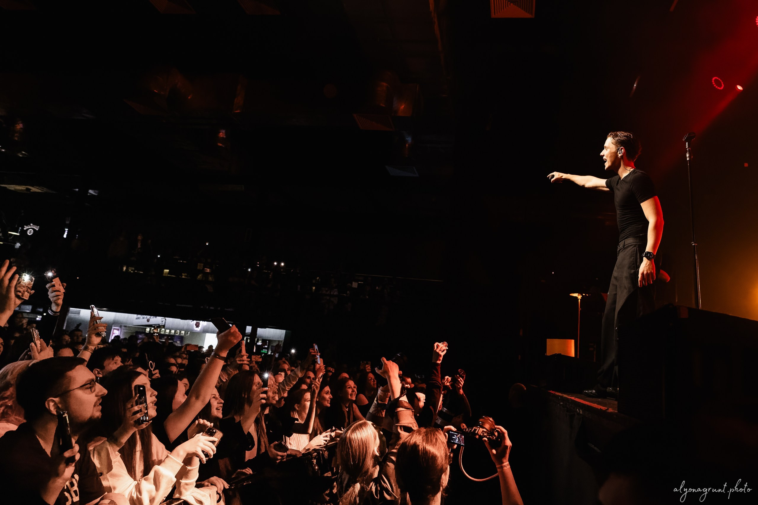 Ваня Дмитриенко, фоторепортаж СПб, A2, 23.10.2025. Алена Адрианова: фотограф в Санкт-Петербурге