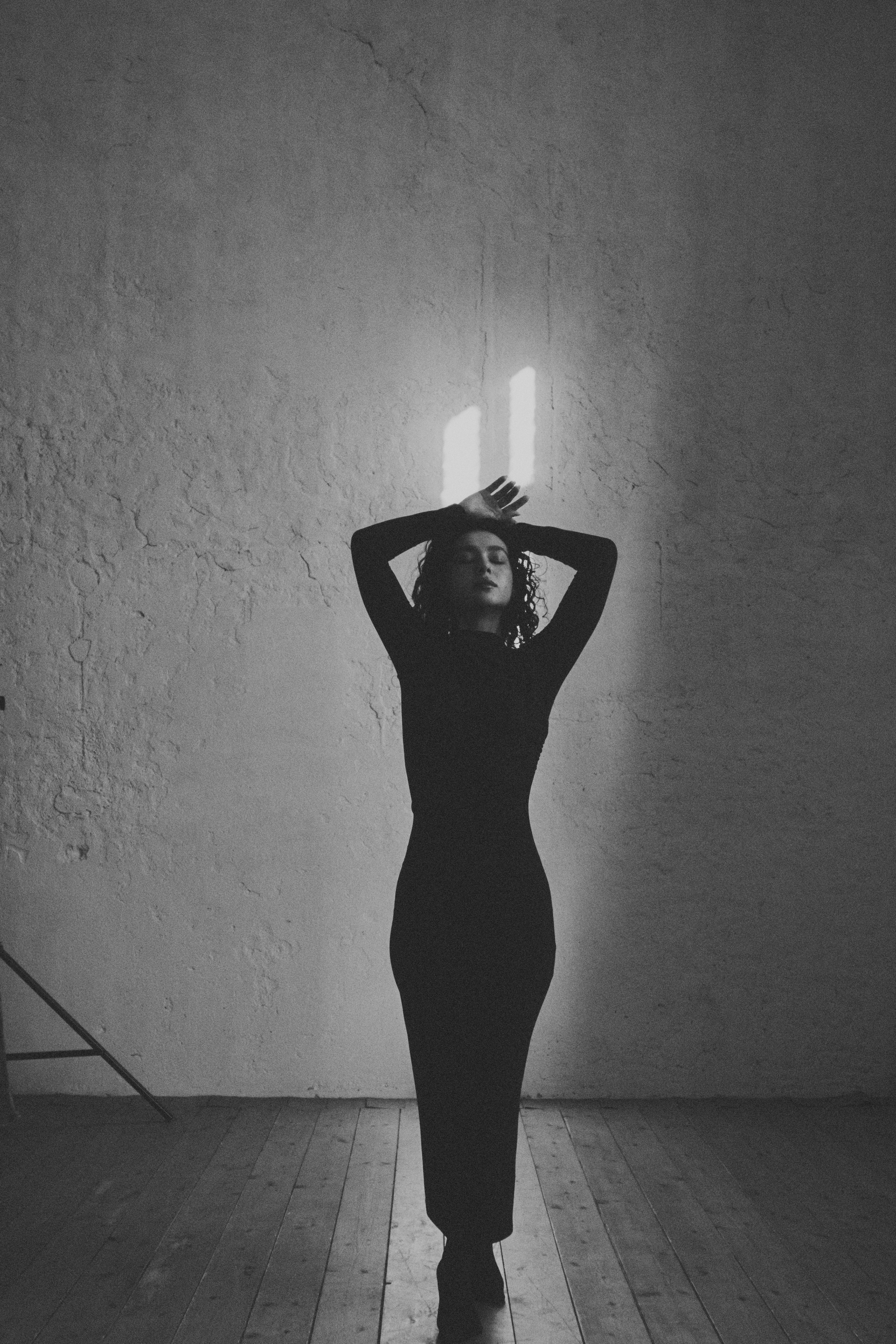 Женский силуэт. Фотосессия в студии в СПб.