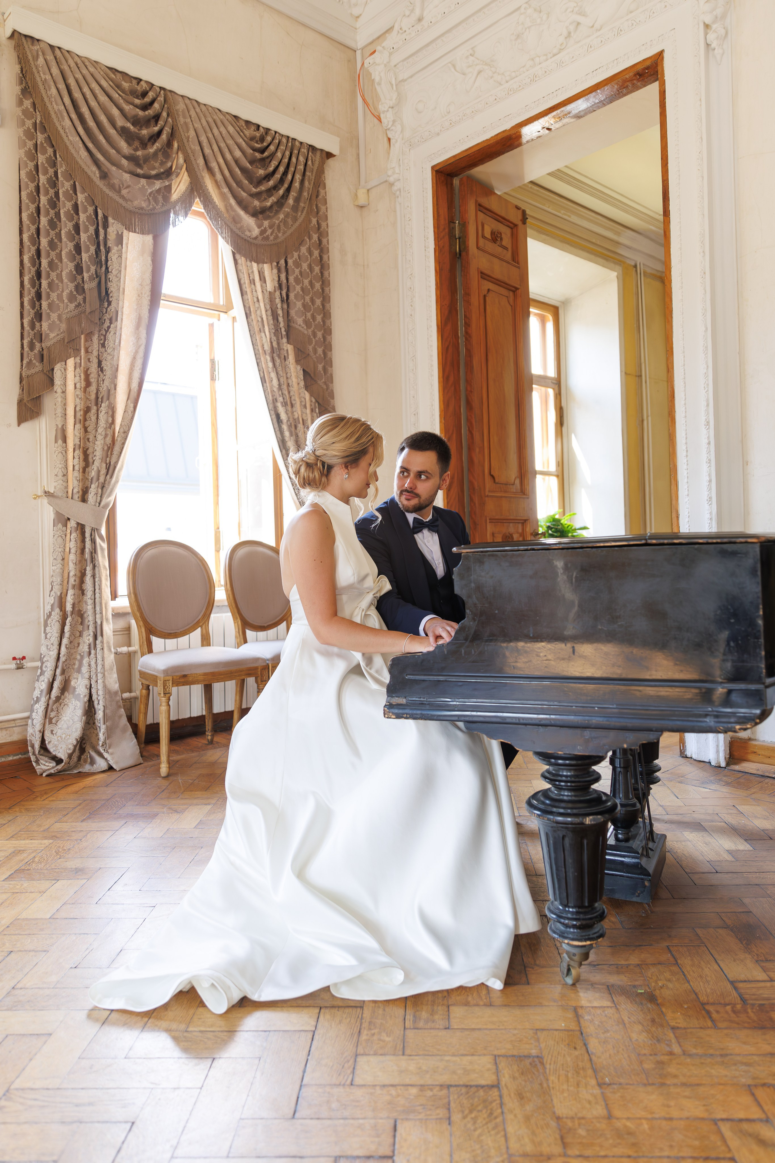 Свадебная фотосессия в библиотеке-читальне им. А.С. Пушкина