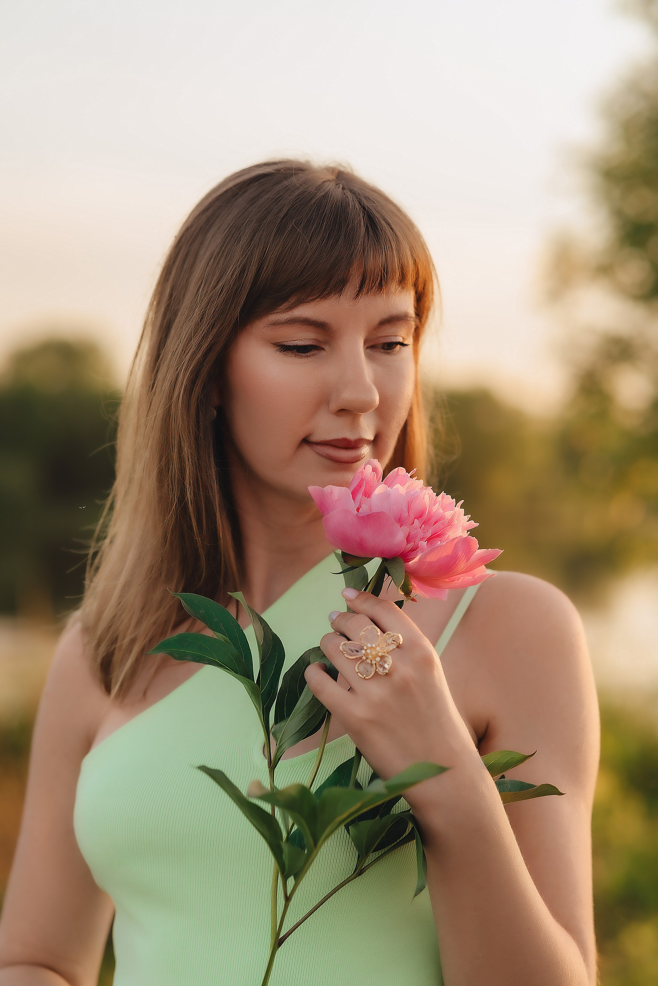 Анастасия | Съемка на закате с букетом пионов. Фотограф Карина Шмулёва. Воронеж и область