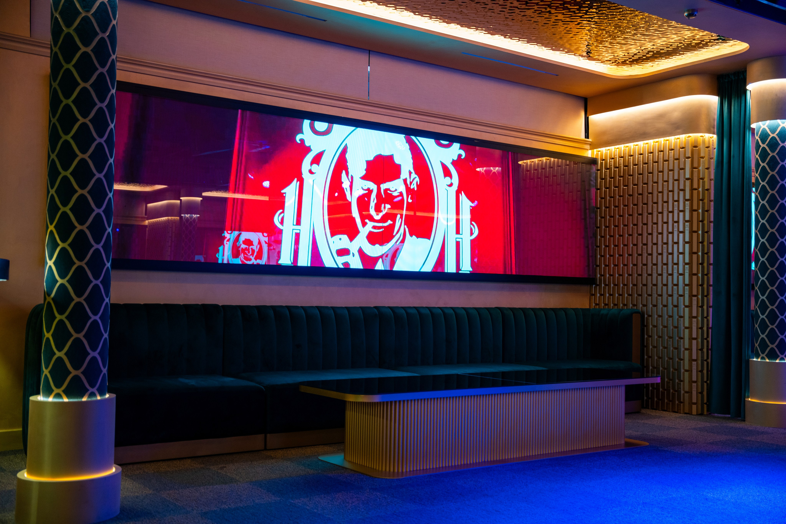 Фотосъемка интерьера стриптиз-клуба Hefner — элитный клуб Краснодара. Интерьерная фотосъемка клуба Hefner в Краснодаре — профессионально. Шедевры для Вас! Фотограф и Видеограф в Краснодаре Пахиев Руслан