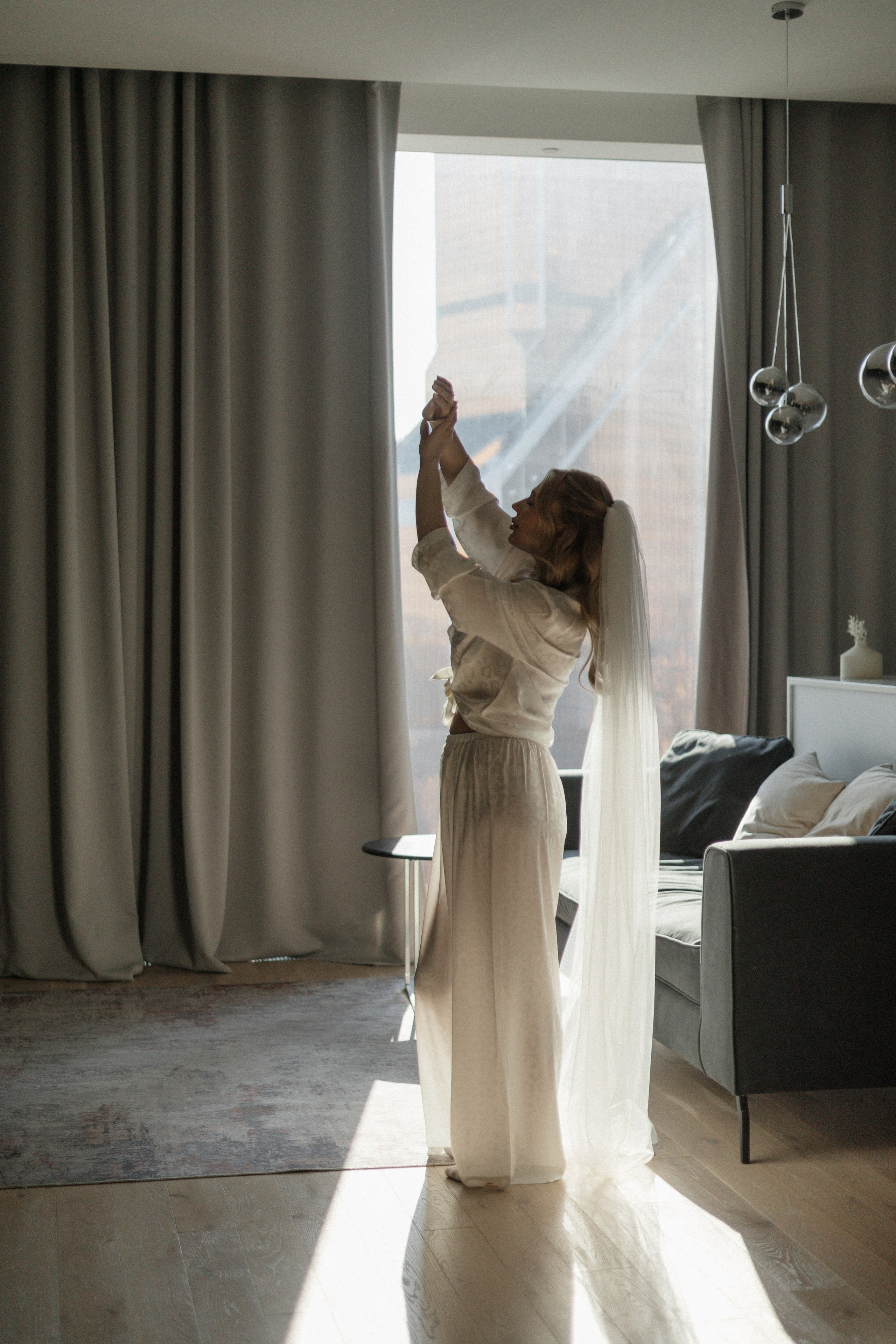 Арина и Дима. Сборы, роспись и прогулка. Свадебный и портретный фотограф в Москве Анастасия Масюк