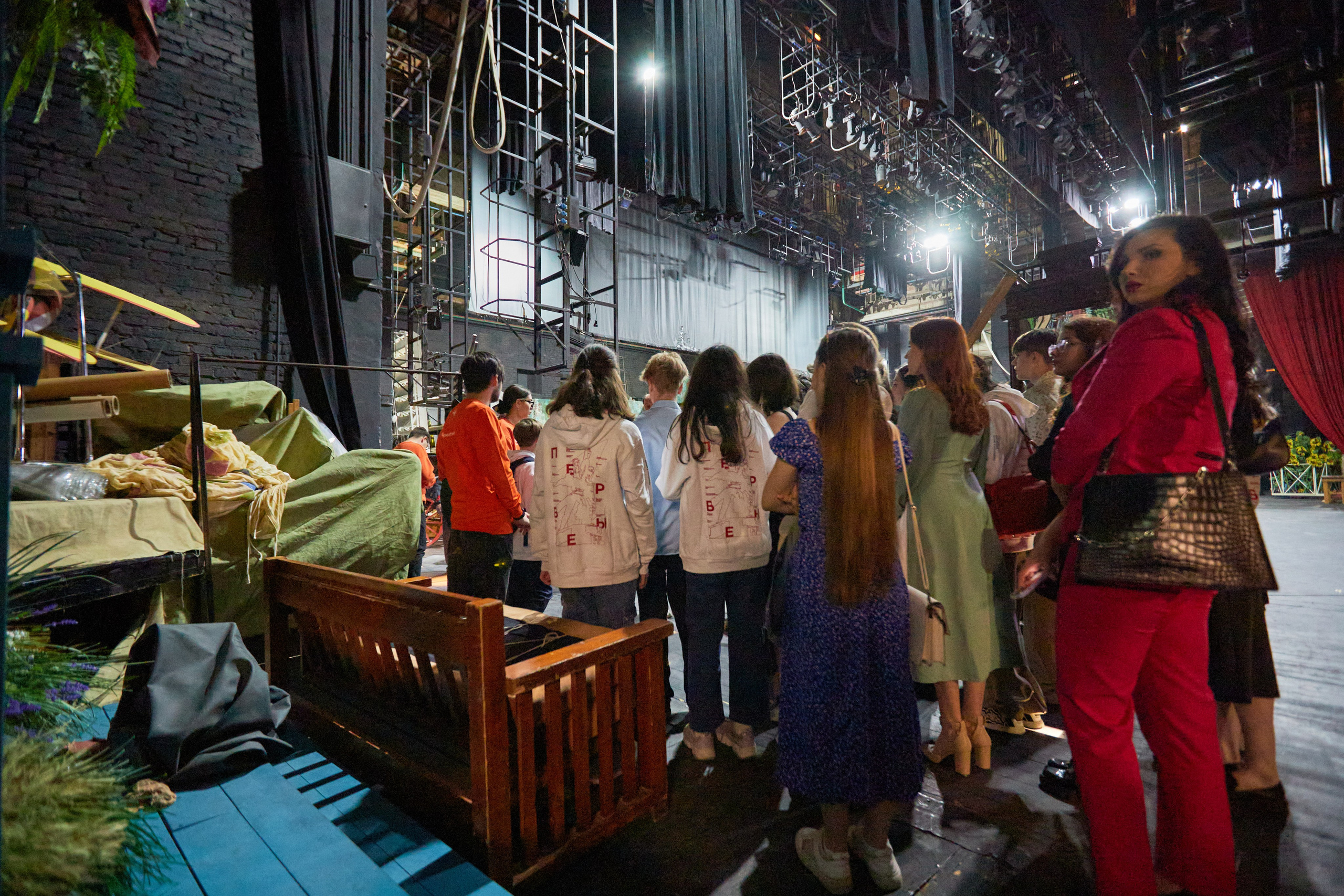 Экскурсия в театре. Фотограф Юлия Маринина