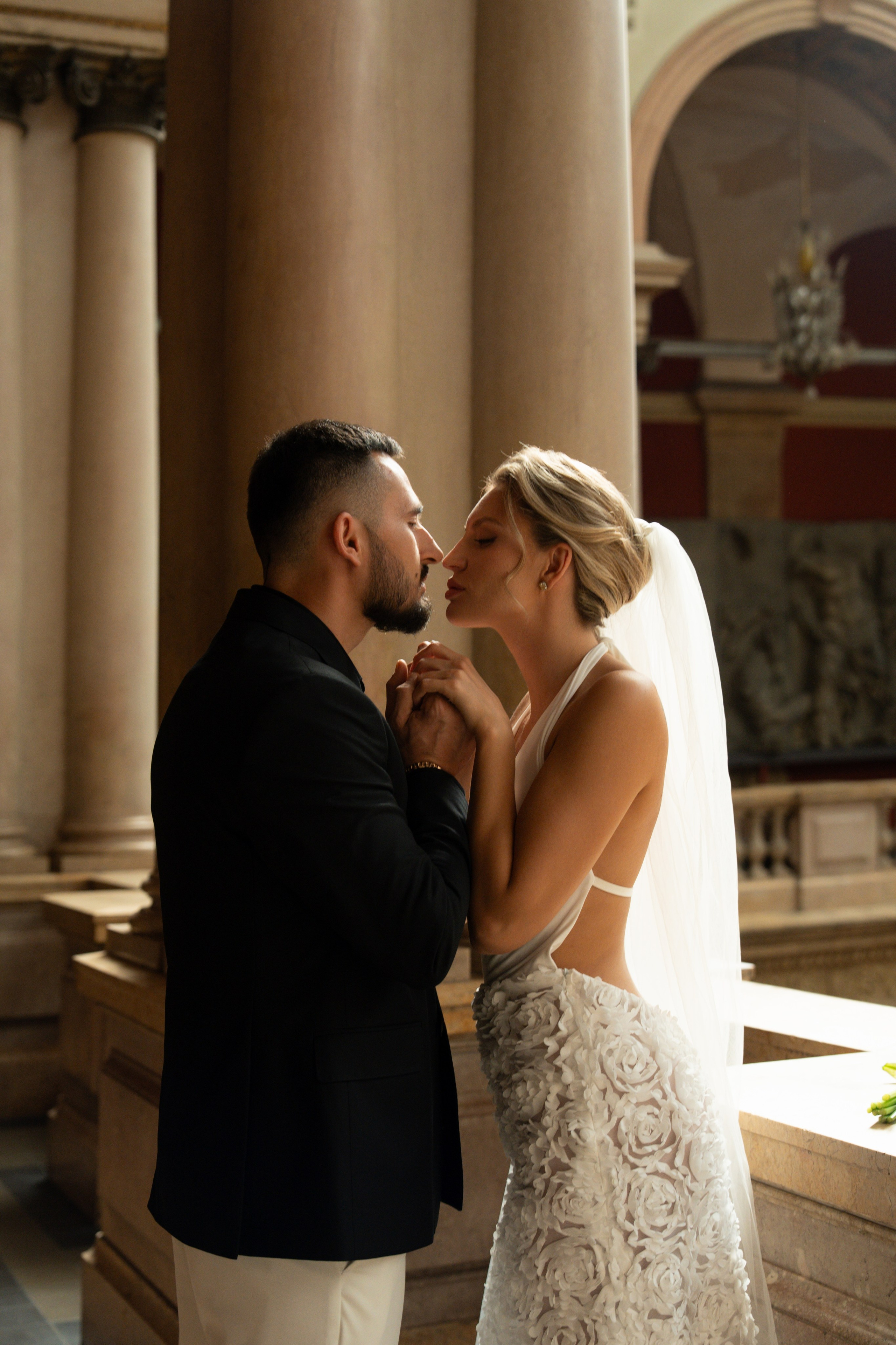 Свадебная фотосессия в Академии Штиглица в Петербурге. Свадебный фотограф в Москве Анна Полушина