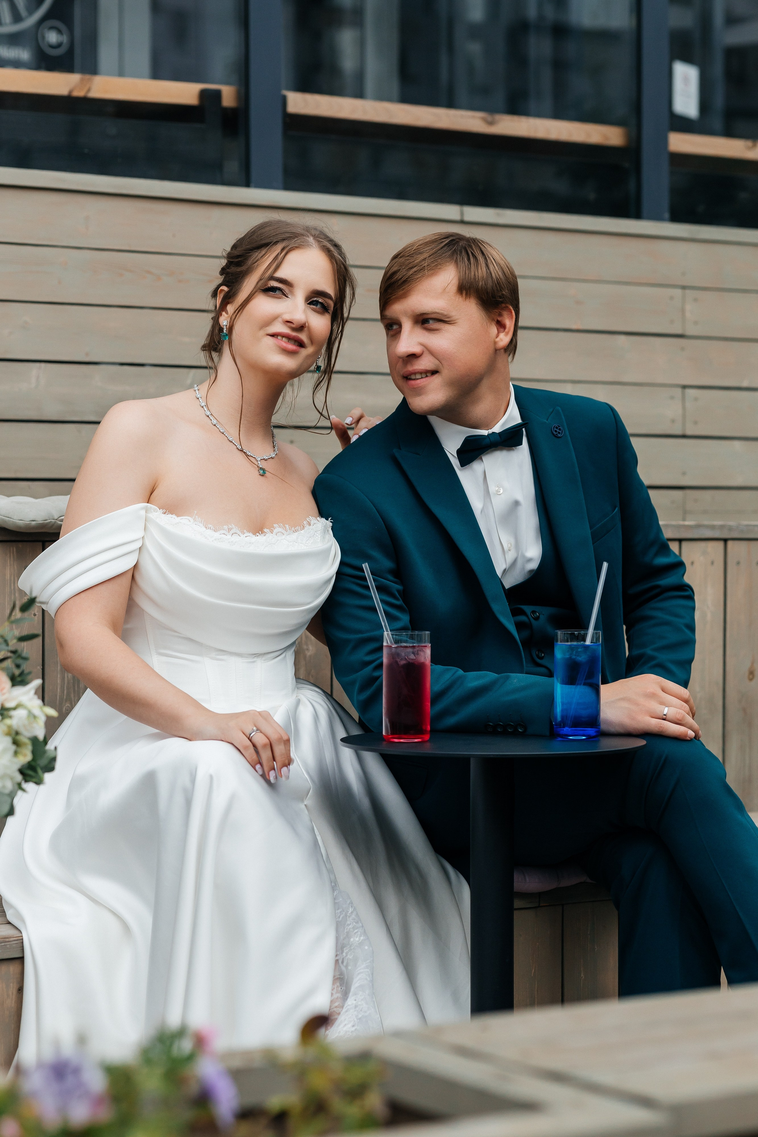 Свадебная прогулка на корабле. Олег Сверчков | Свадебный фотограф Вологда