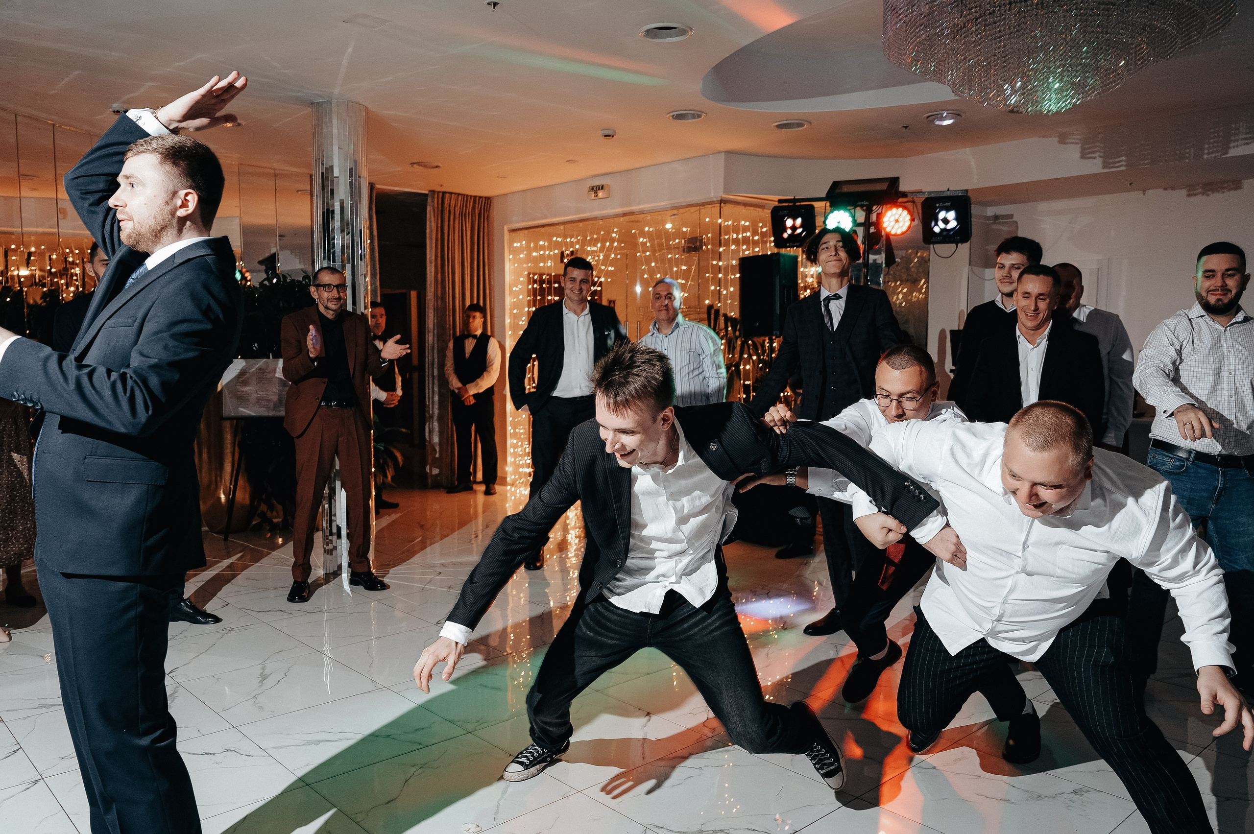 Свадебные приключения красивых и счастливых в Москве. Таганский ЗАГС + Golden Ring. Свадебный и семейный фотограф Виктория Носачёва. Щелково, Москва и МО