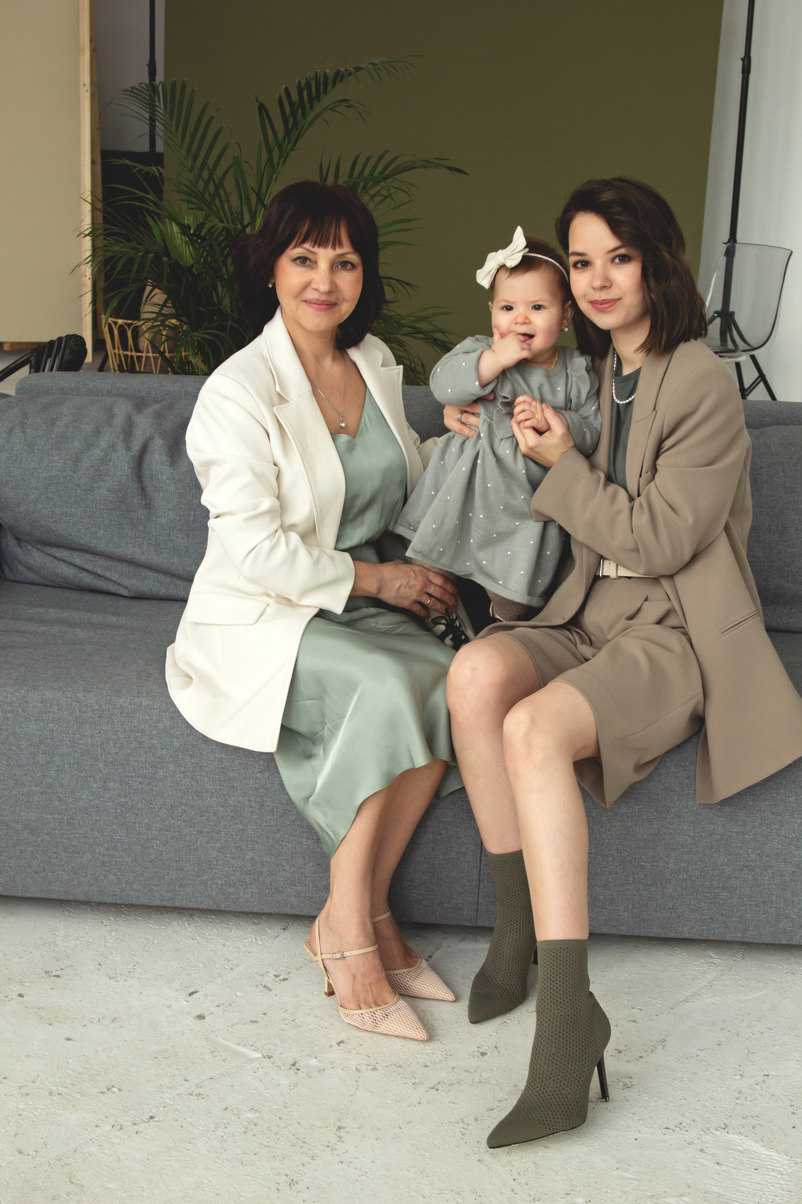 Фотосессия с мамой, бабушкой и внучками. Фотограф из Санкт-Петербурга Оксана Валковая. Женский портрет. Портрет