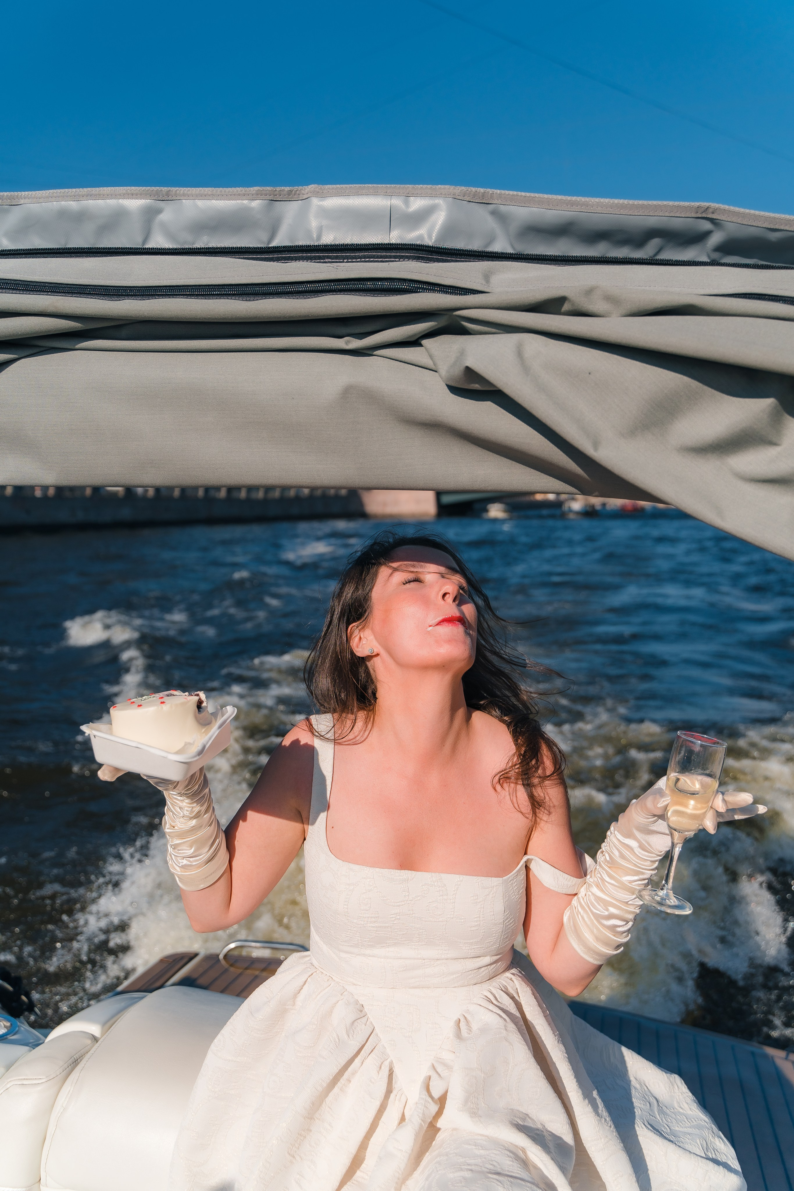 Фотосъемка девичника, встреча девушек, веселые женские портреты