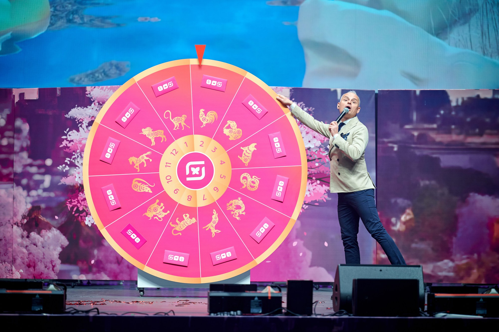 Магнит Косметик — конкурс «Золотой Магазин». Мезенцев Евгений фотограф