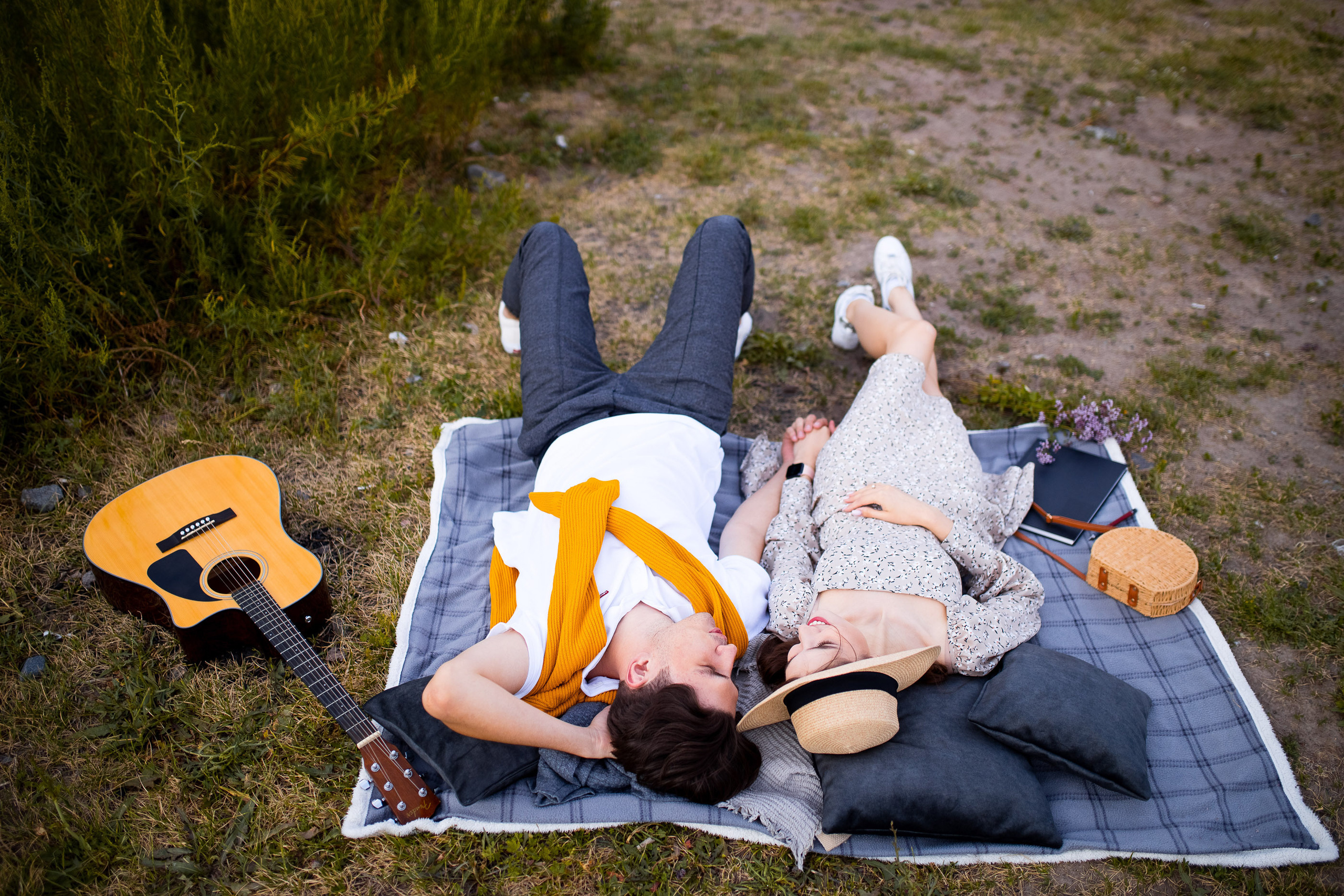 Фотосессия LoveStory на Иссыкском озере. Свадебный и семейный фотограф в Алматы Алексей Балышев