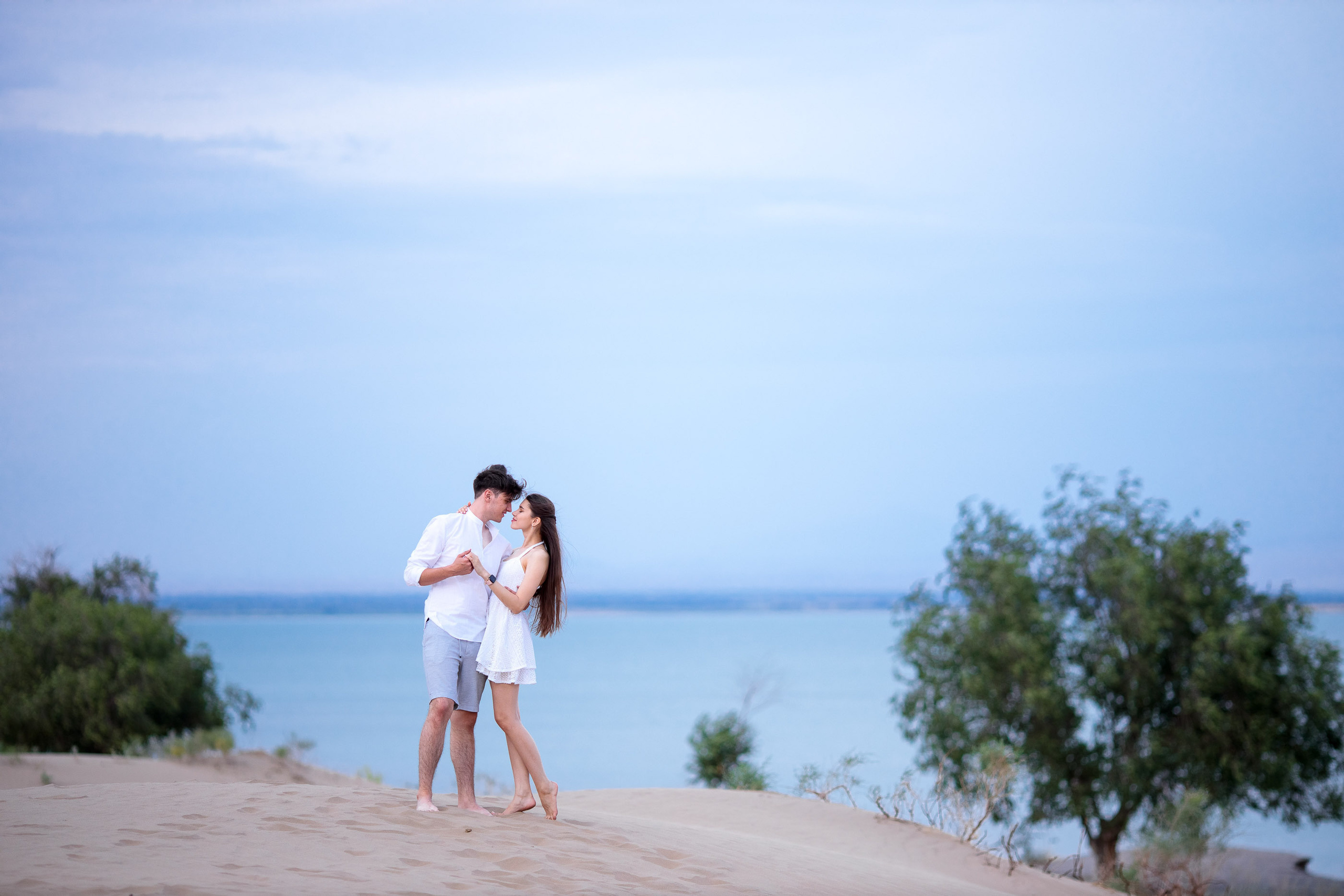 LoveStory Алматинские Барханы. Свадебный и семейный фотограф в Алматы Алексей Балышев