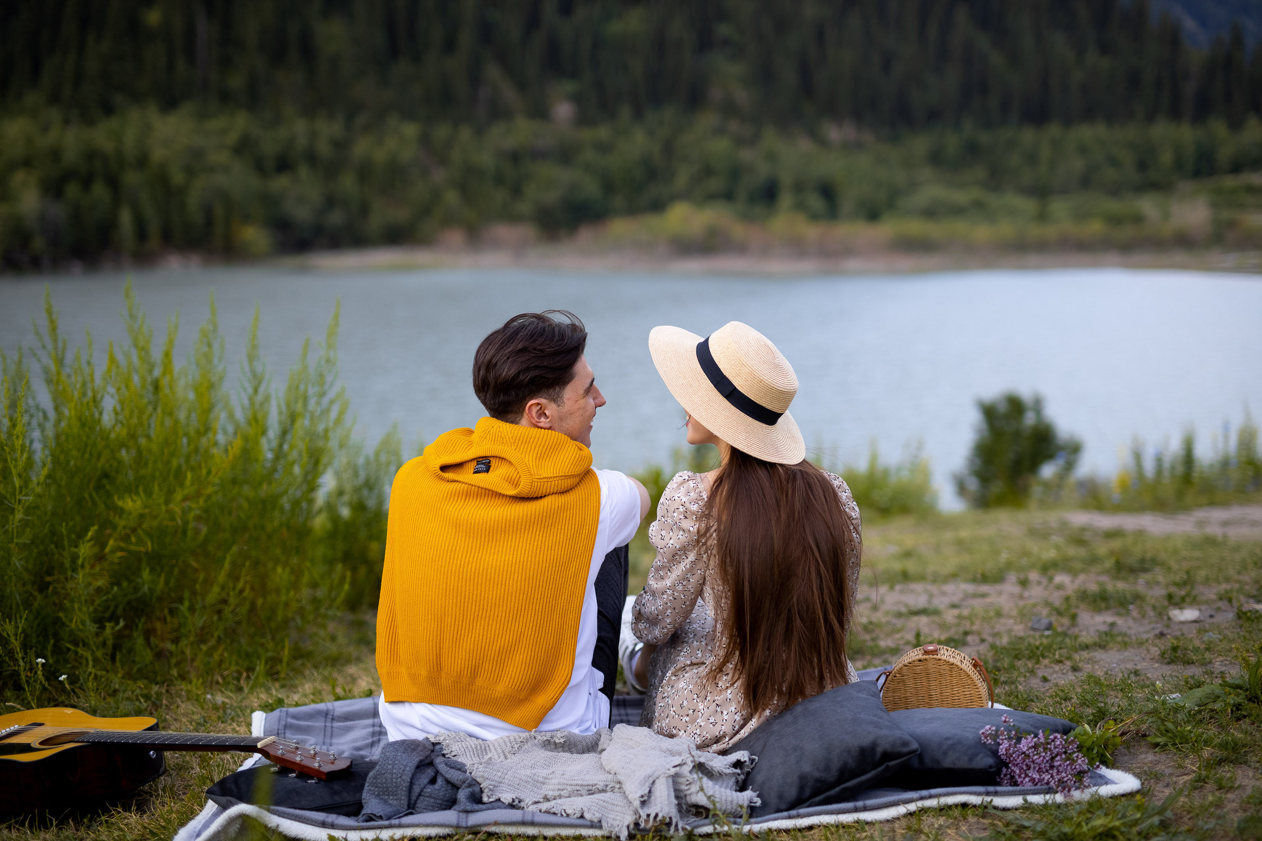 Фотосессия LoveStory на Иссыкском озере. Свадебный и семейный фотограф в Алматы Алексей Балышев