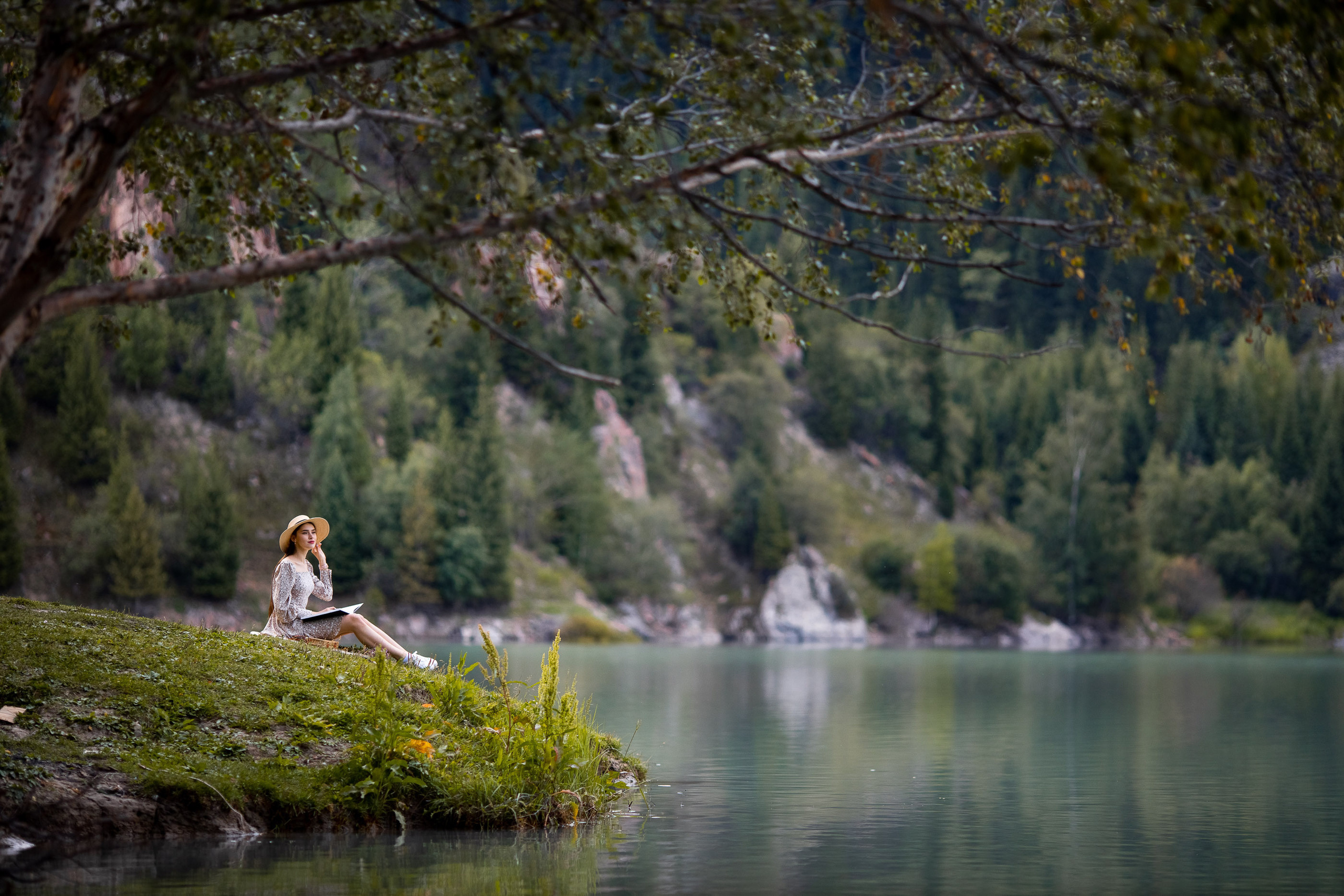 Фотосессия LoveStory на Иссыкском озере. Свадебный и семейный фотограф в Алматы Алексей Балышев