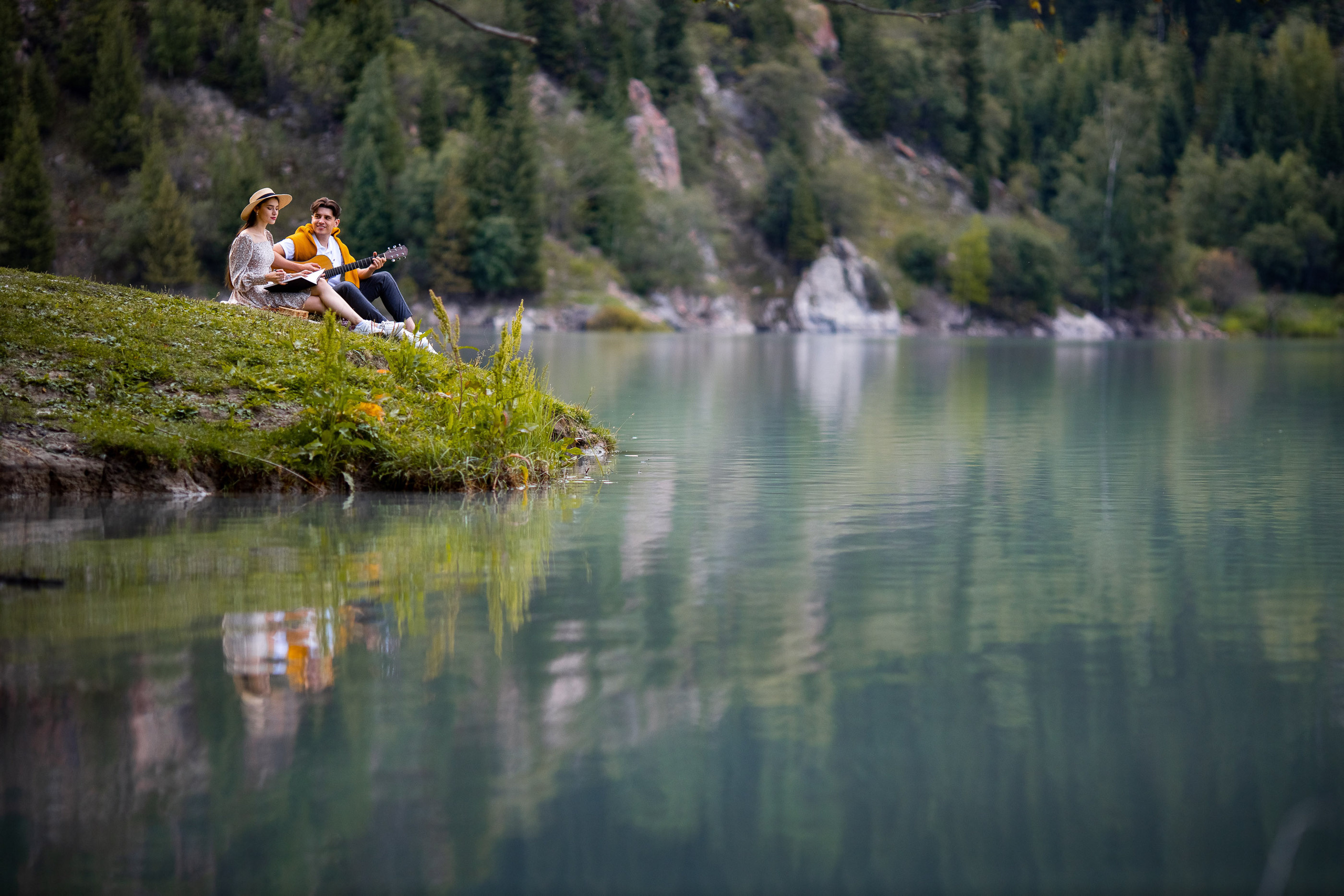 Фотосессия LoveStory на Иссыкском озере. Свадебный и семейный фотограф в Алматы Алексей Балышев