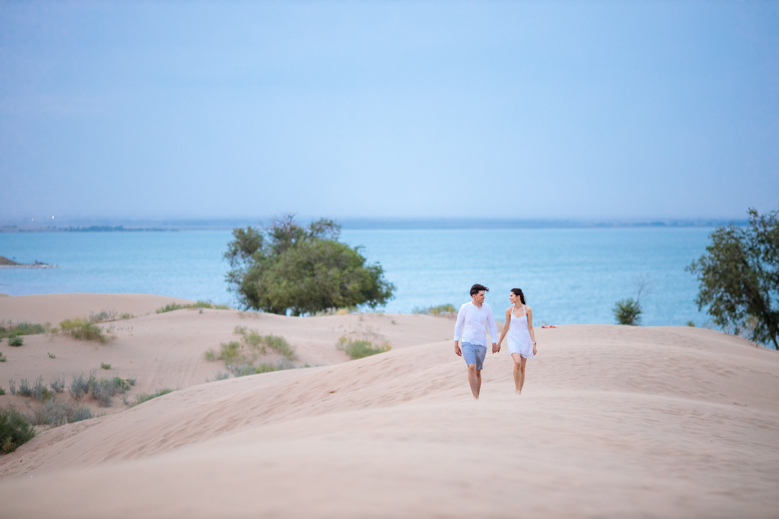 LoveStory Алматинские Барханы. Свадебный и семейный фотограф в Алматы Алексей Балышев
