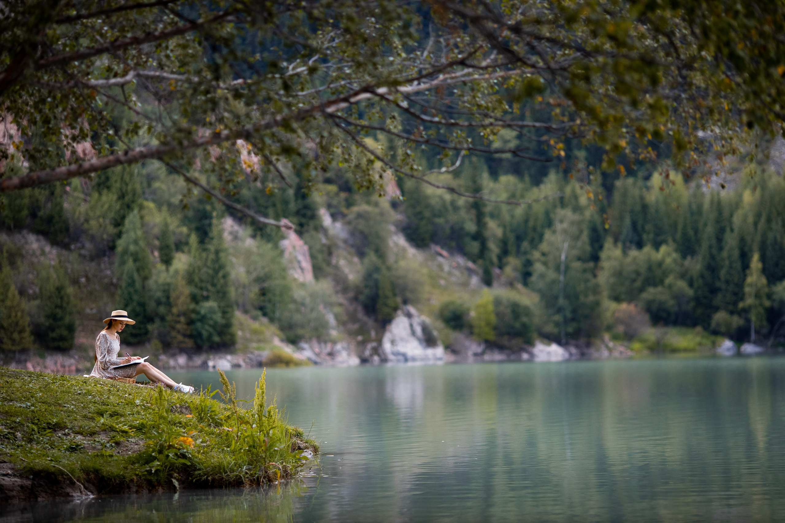 Фотосессия LoveStory на Иссыкском озере. Свадебный и семейный фотограф в Алматы Алексей Балышев