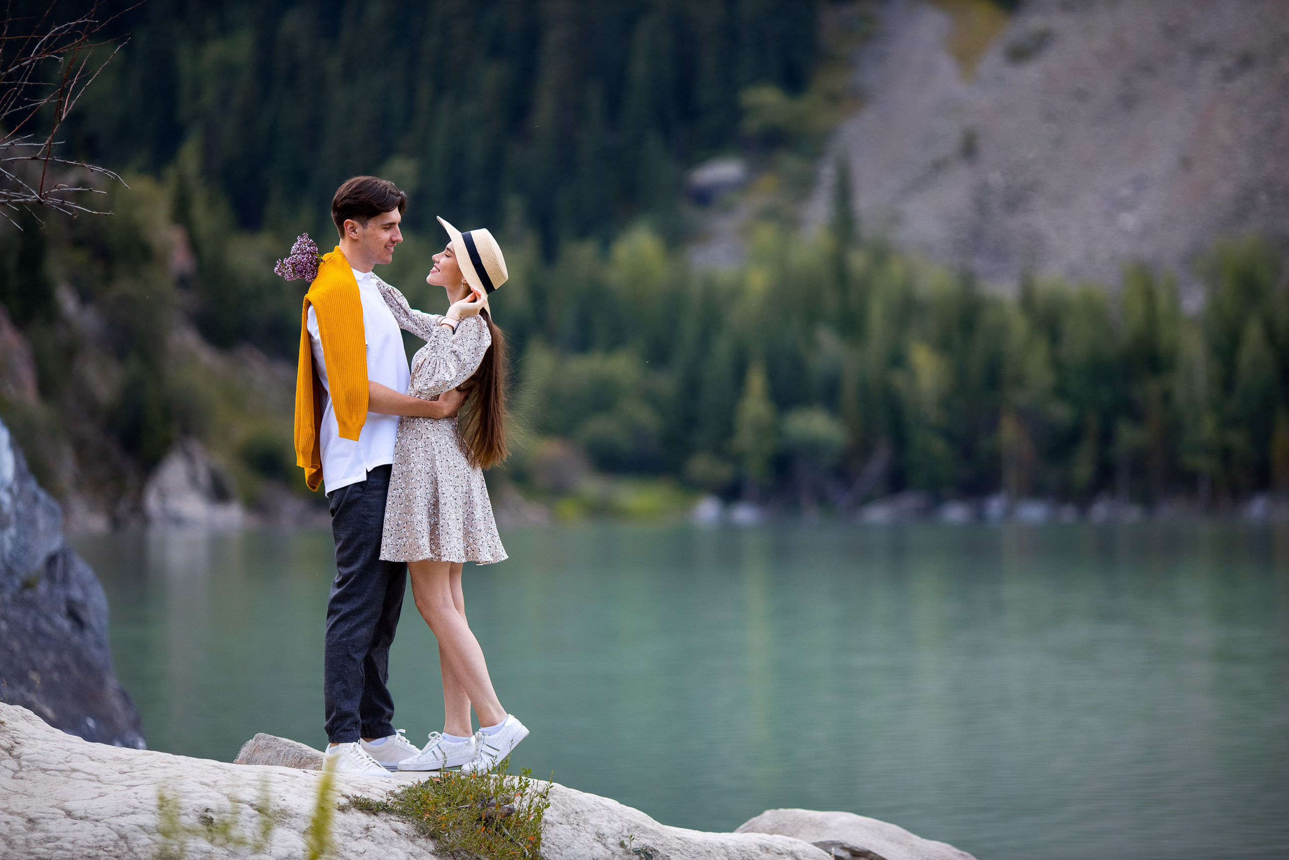 Фотосессия LoveStory на Иссыкском озере. Свадебный и семейный фотограф в Алматы Алексей Балышев