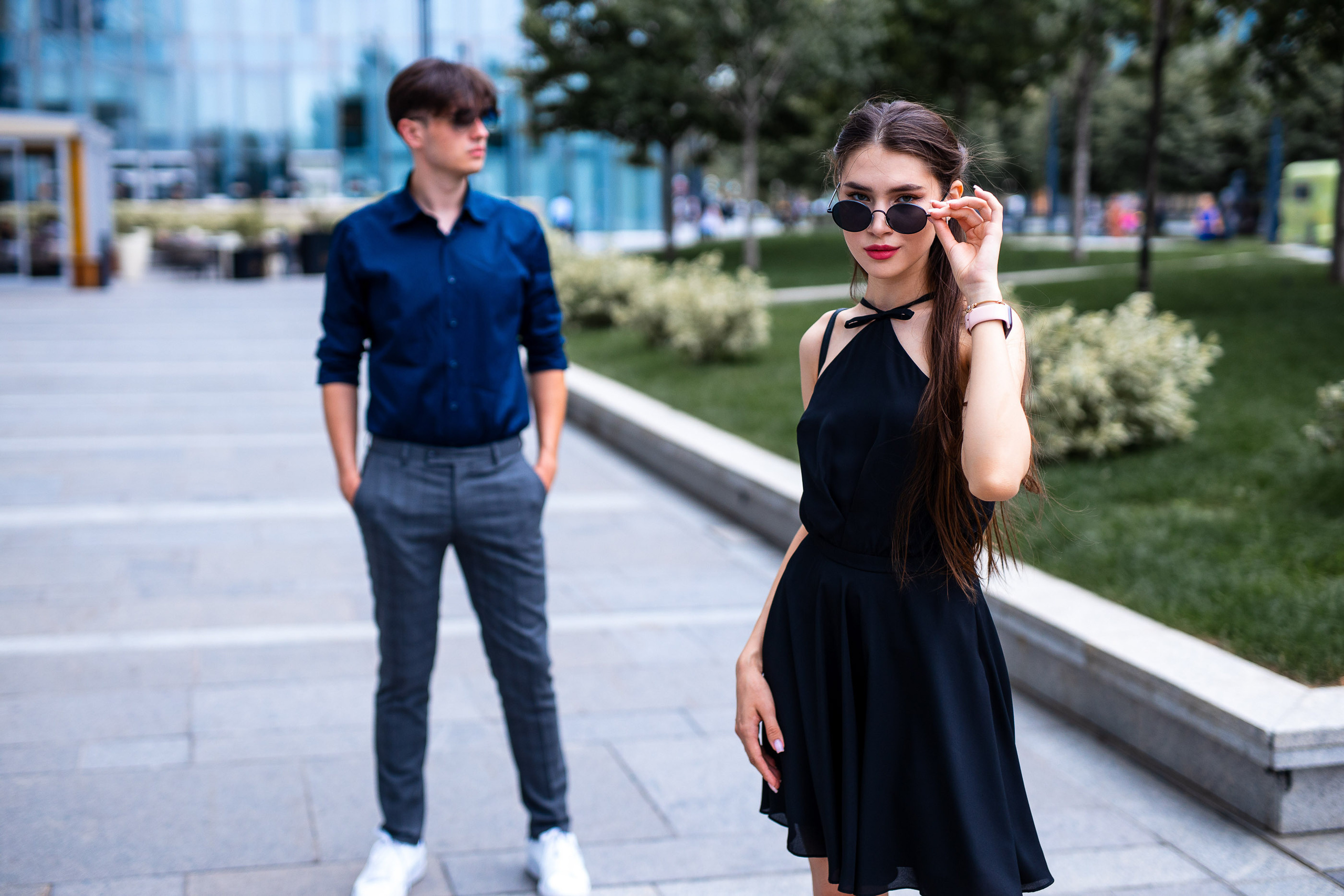 Прогулочная фотосессия в современной архитектуре. Свадебный и семейный фотограф в Алматы Алексей Балышев