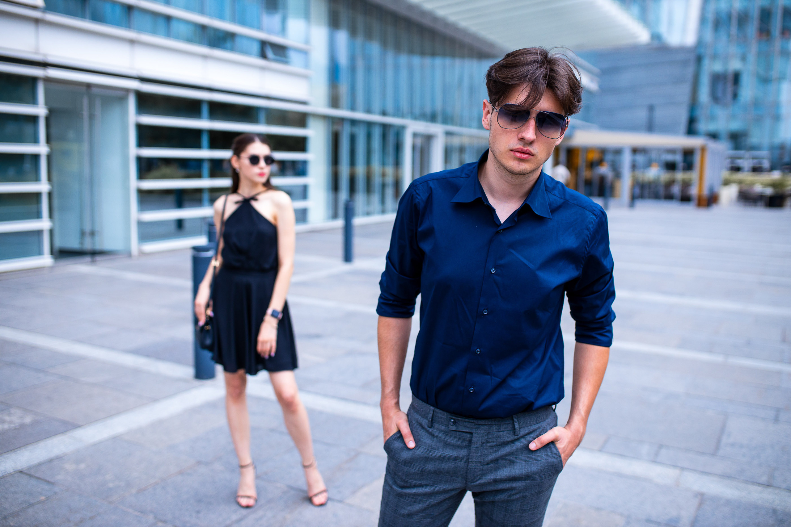 Прогулочная фотосессия в современной архитектуре. Свадебный и семейный фотограф в Алматы Алексей Балышев