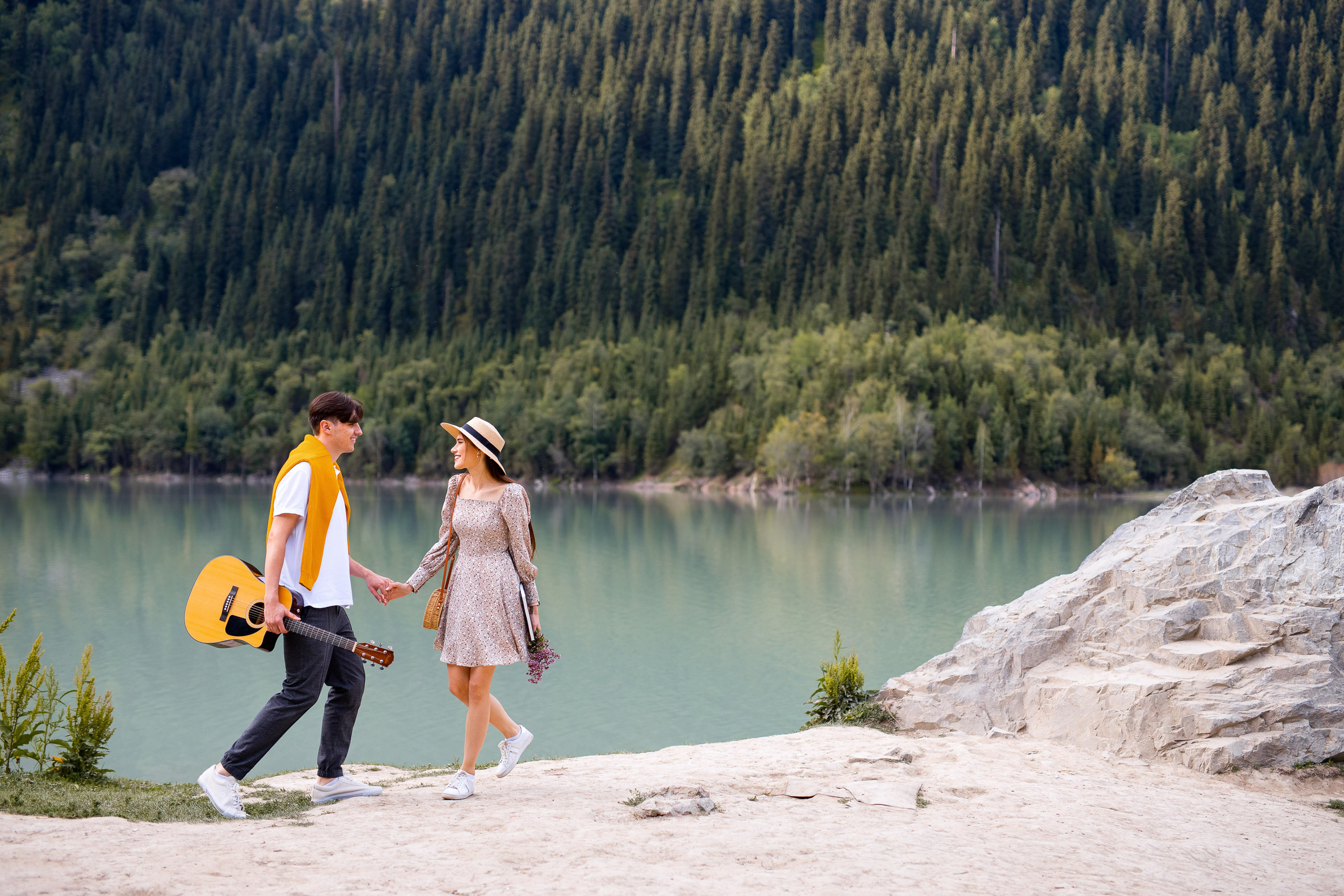 Фотосессия LoveStory на Иссыкском озере. Свадебный и семейный фотограф в Алматы Алексей Балышев