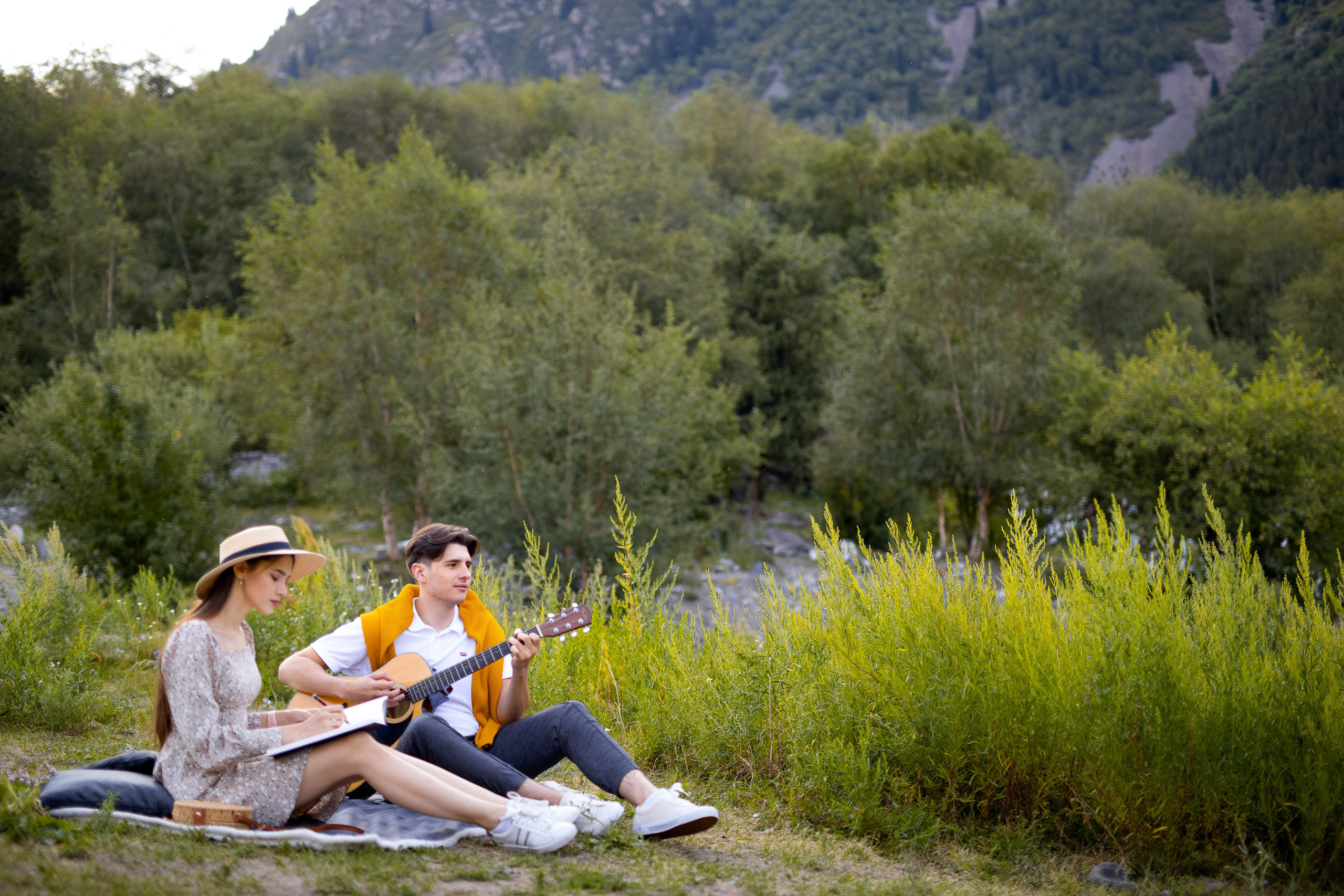 Фотосессия LoveStory на Иссыкском озере. Свадебный и семейный фотограф в Алматы Алексей Балышев