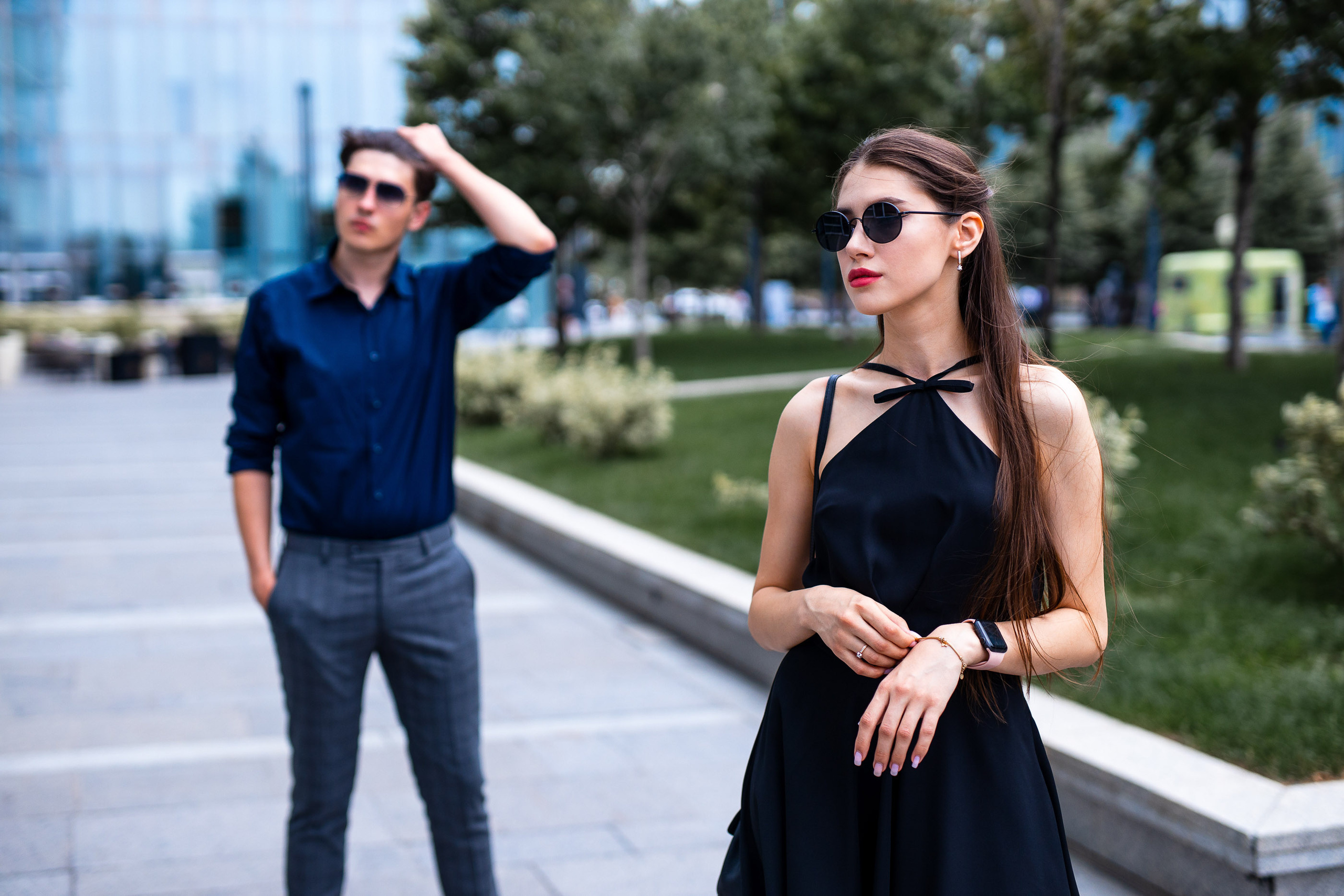 Прогулочная фотосессия в современной архитектуре. Свадебный и семейный фотограф в Алматы Алексей Балышев