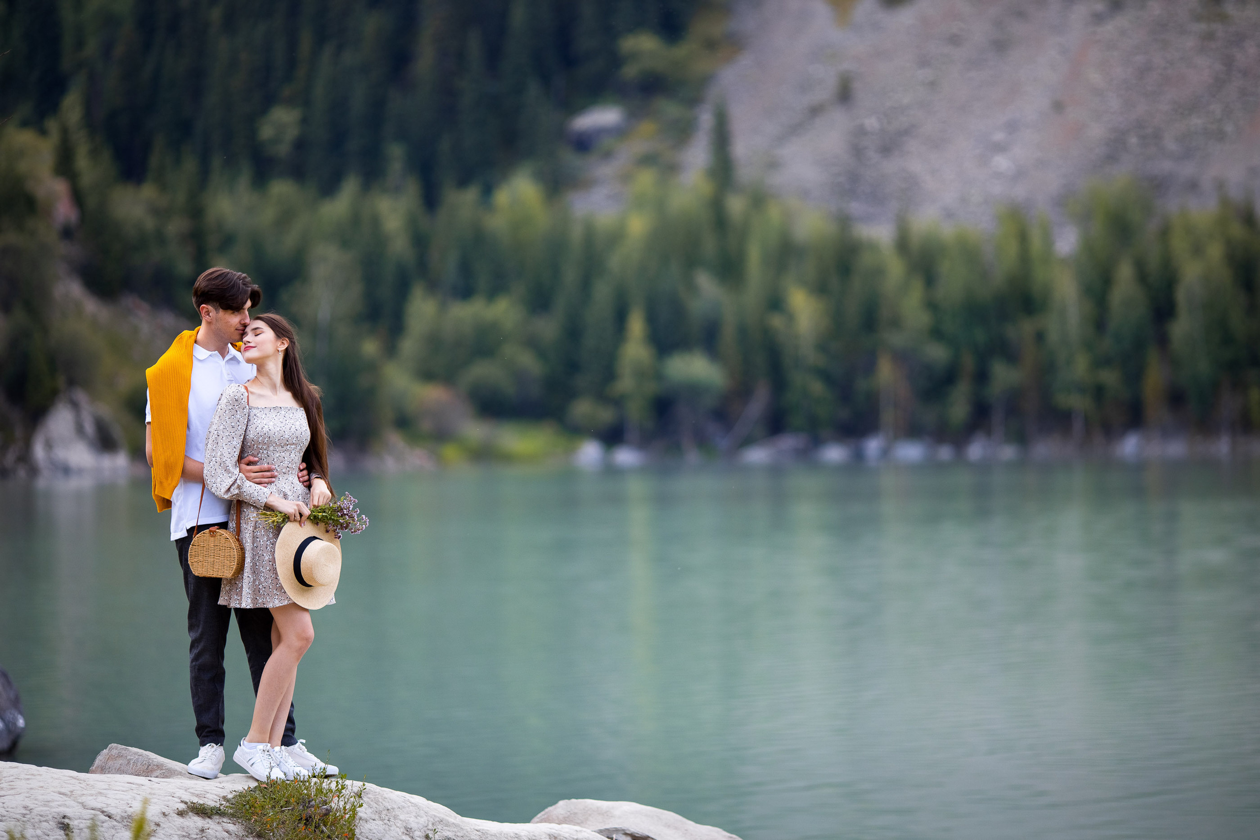 Фотосессия LoveStory на Иссыкском озере. Свадебный и семейный фотограф в Алматы Алексей Балышев