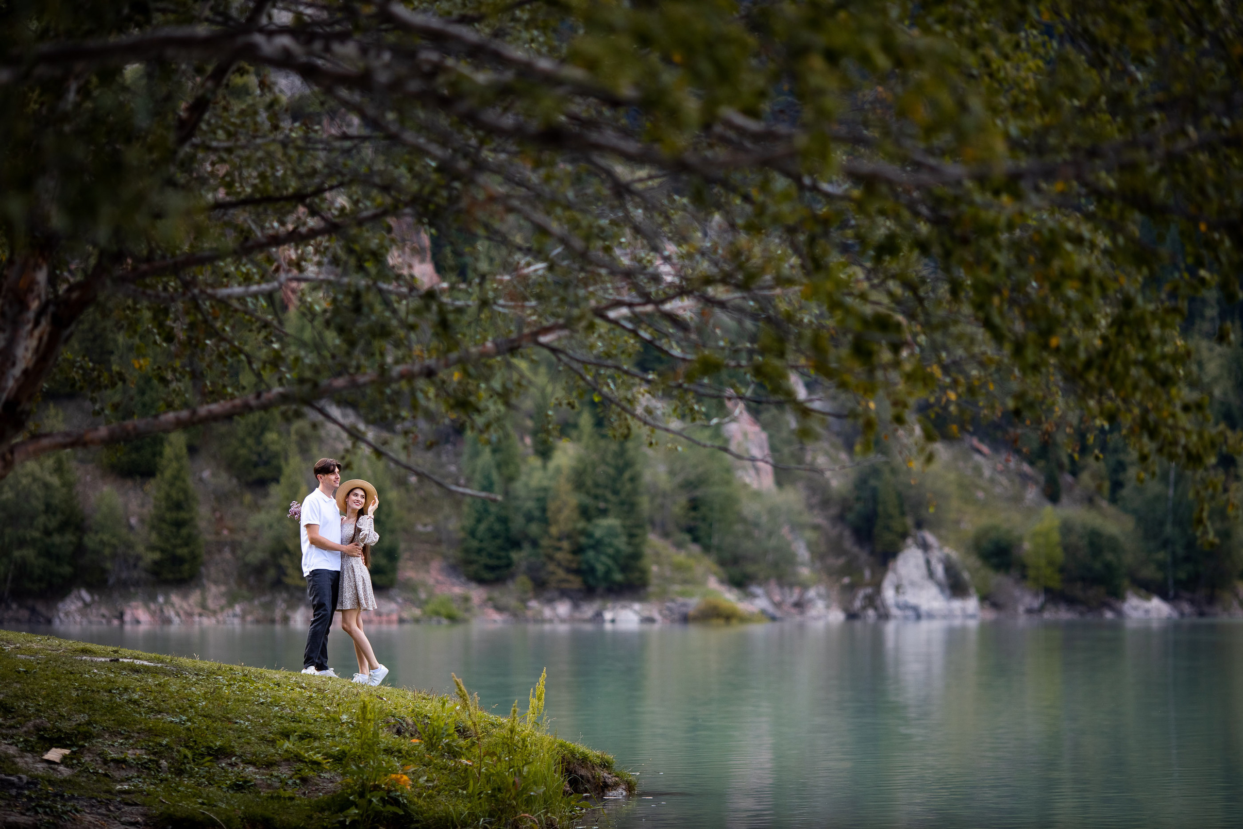 Фотосессия LoveStory на Иссыкском озере. Свадебный и семейный фотограф в Алматы Алексей Балышев