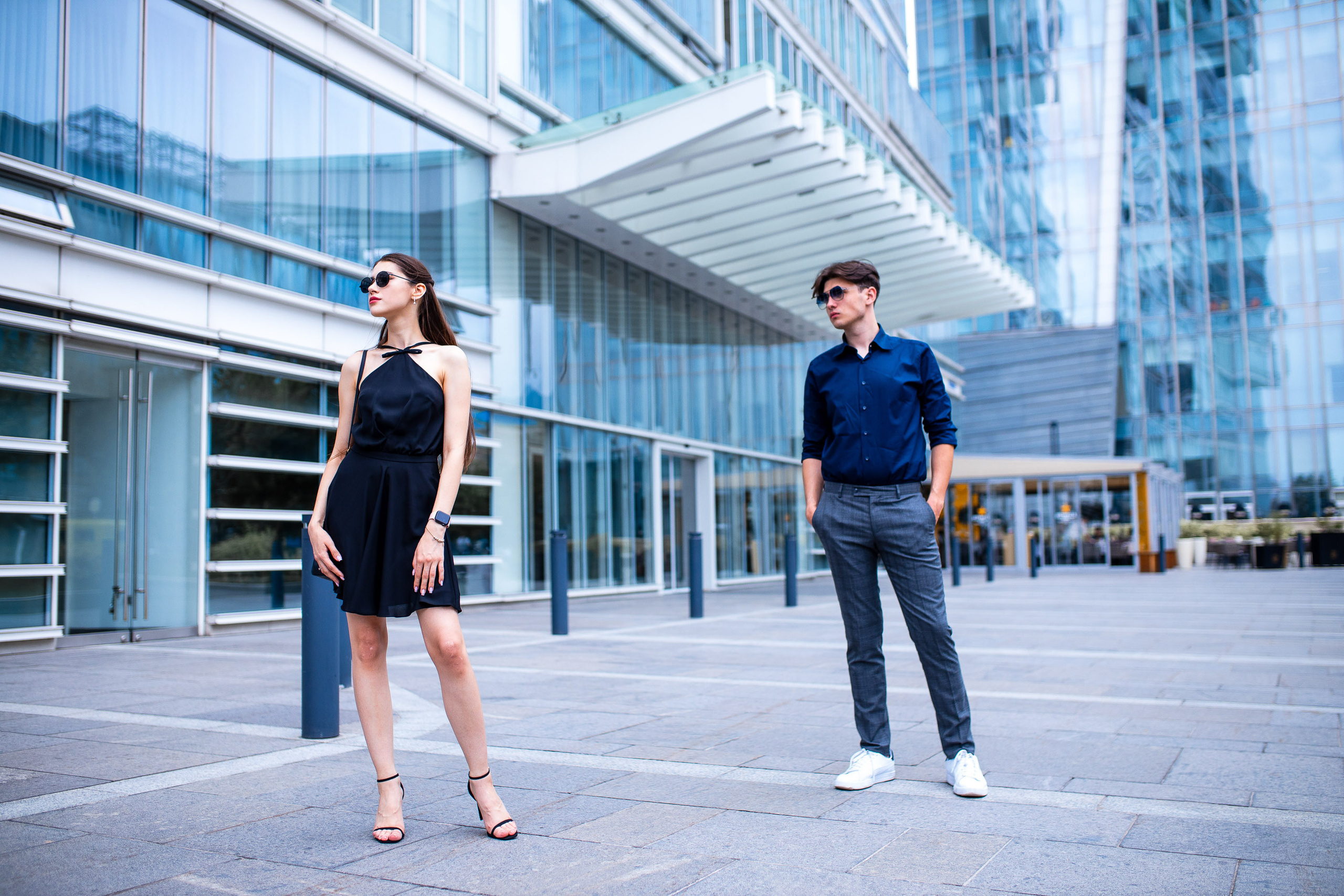 Прогулочная фотосессия в современной архитектуре. Свадебный и семейный фотограф в Алматы Алексей Балышев