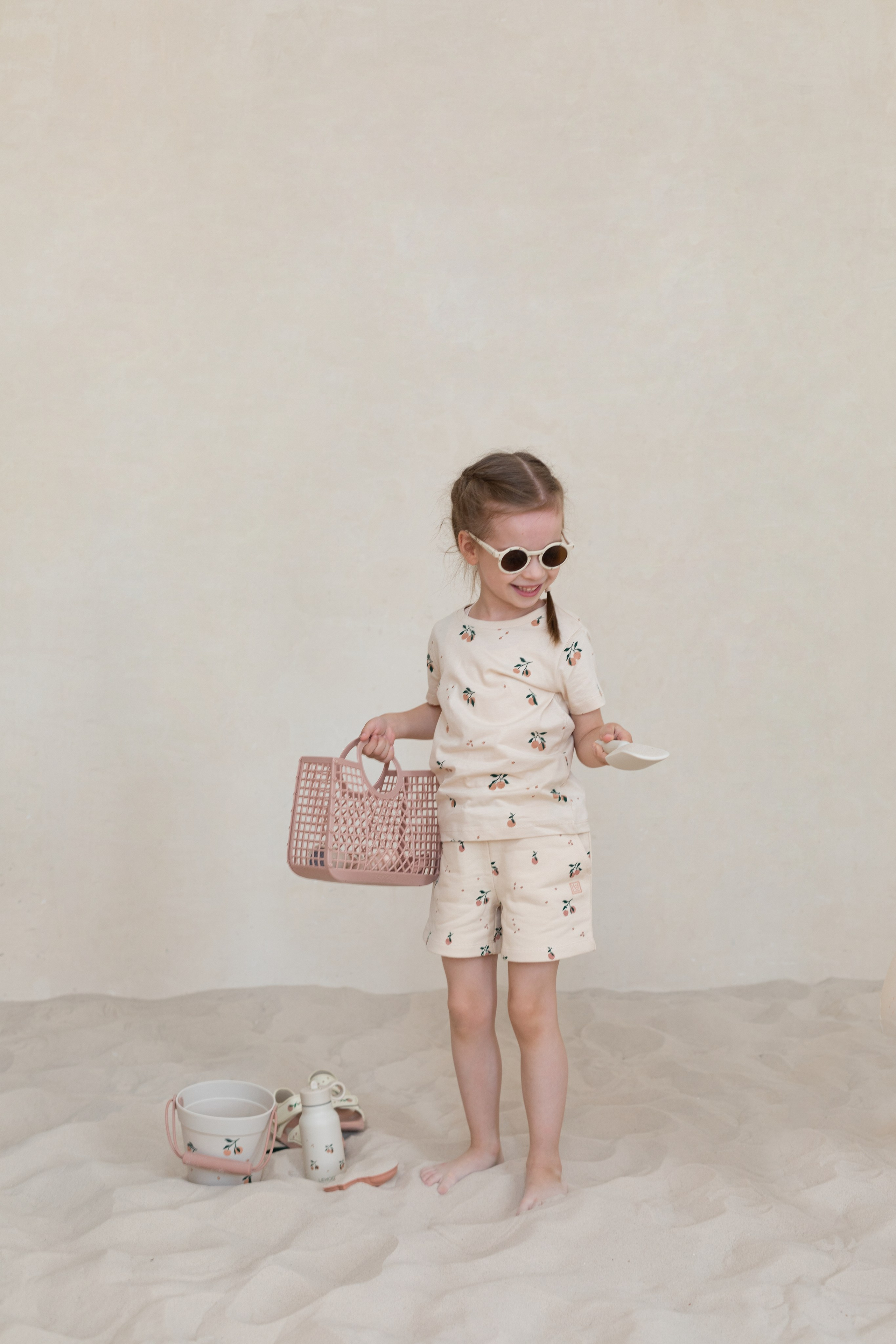 Фотосессия в песке для детского бренда. Детский и контент фотограф Надя Волкова Санкт-Петербург