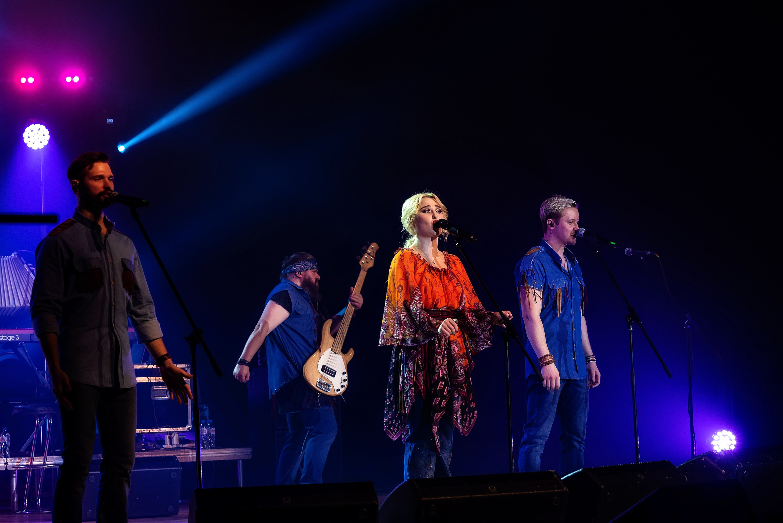 Концерт Пелагеи. Школьный, фэшн фотограф в Тюмени и в России Ирина Королева