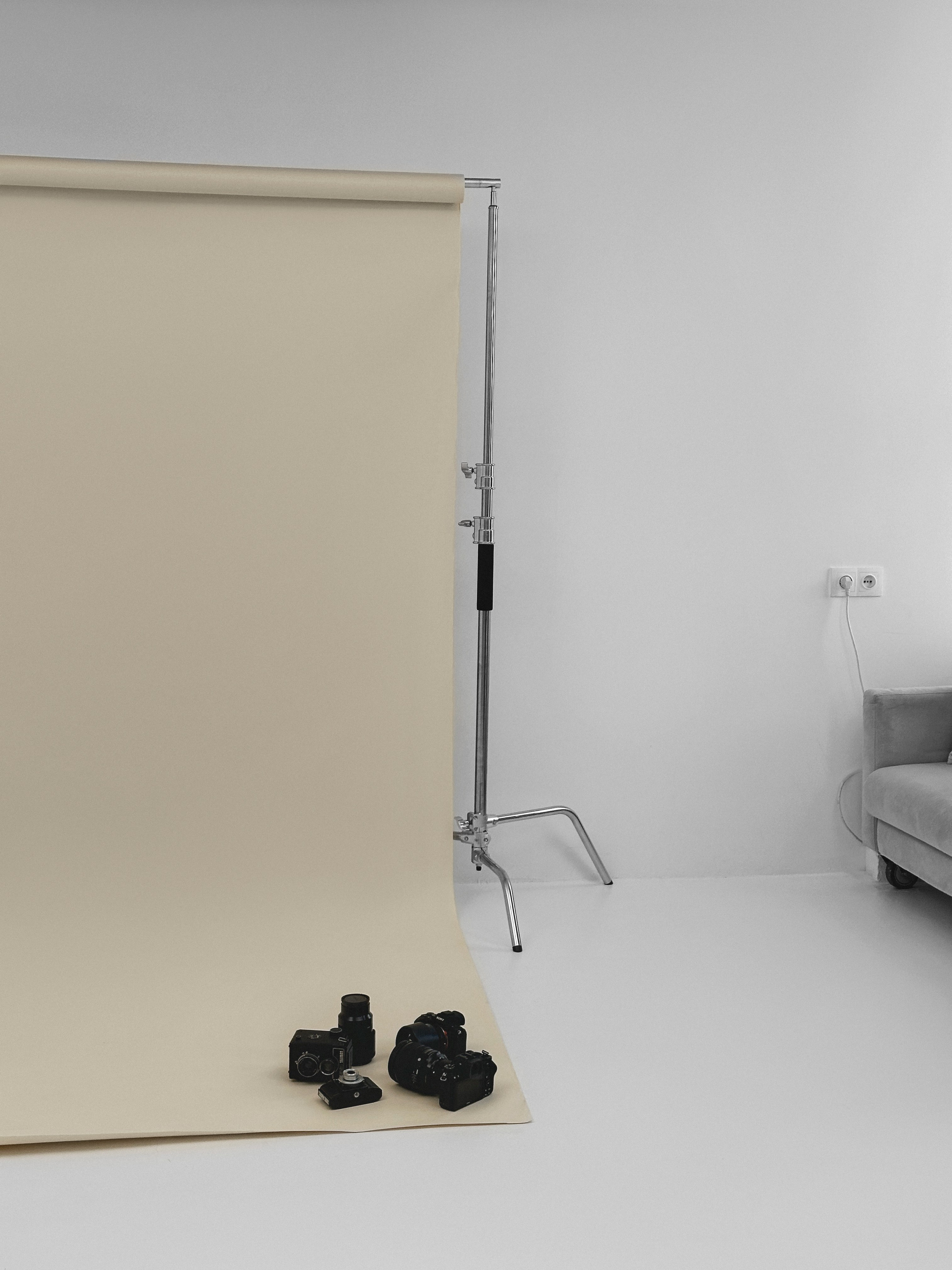 Лимонно - бежевый фон, полотно 3 метра в ширину. Установка и раскатка 3м фона - 300 руб, 6м - 800 руб