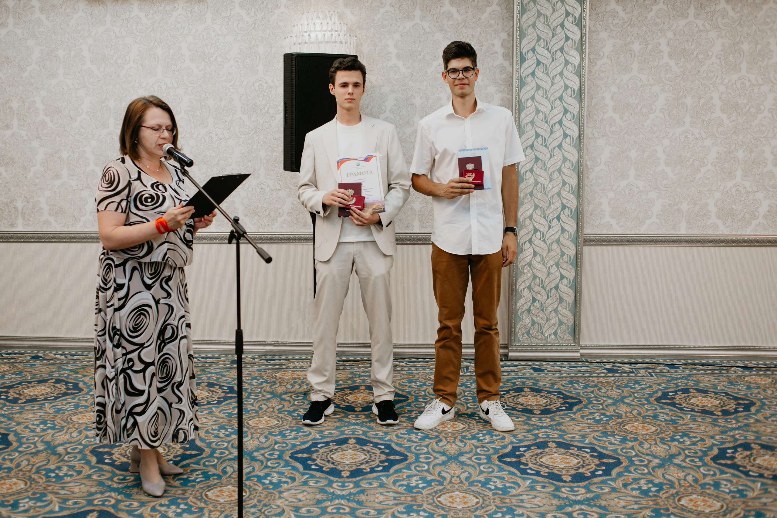 Выпускной. 11 лицей. Фотограф в Челябинске Ополихина Анна