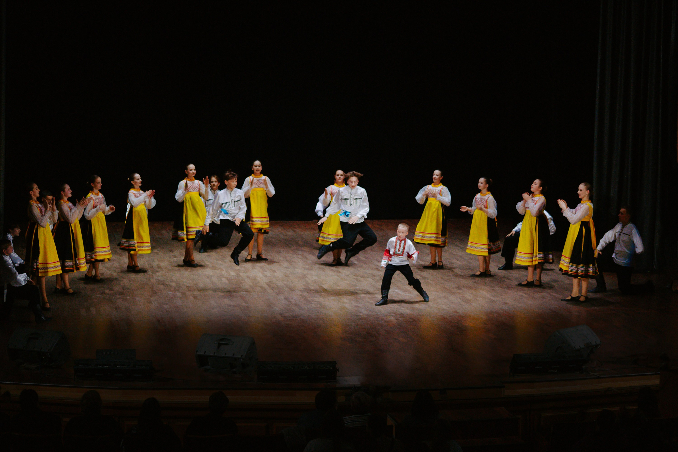 «Уральский сувенир». Концерт танцевальной студии. Фотограф в Челябинске Ополихина Анна