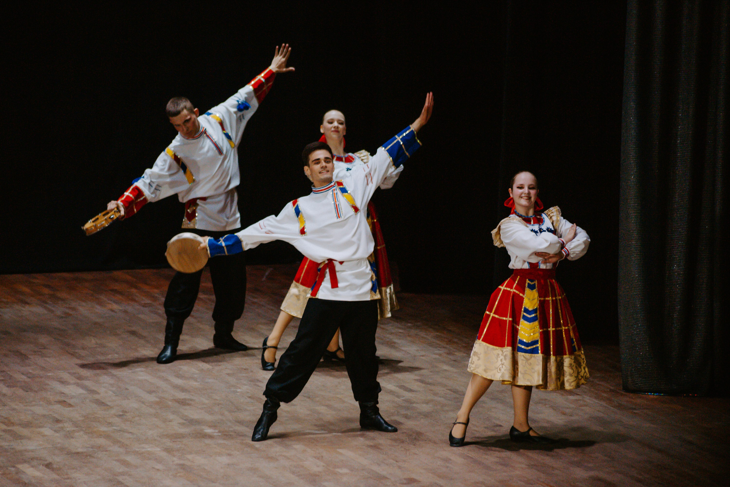 «Уральский сувенир». Концерт танцевальной студии. Фотограф в Челябинске Ополихина Анна