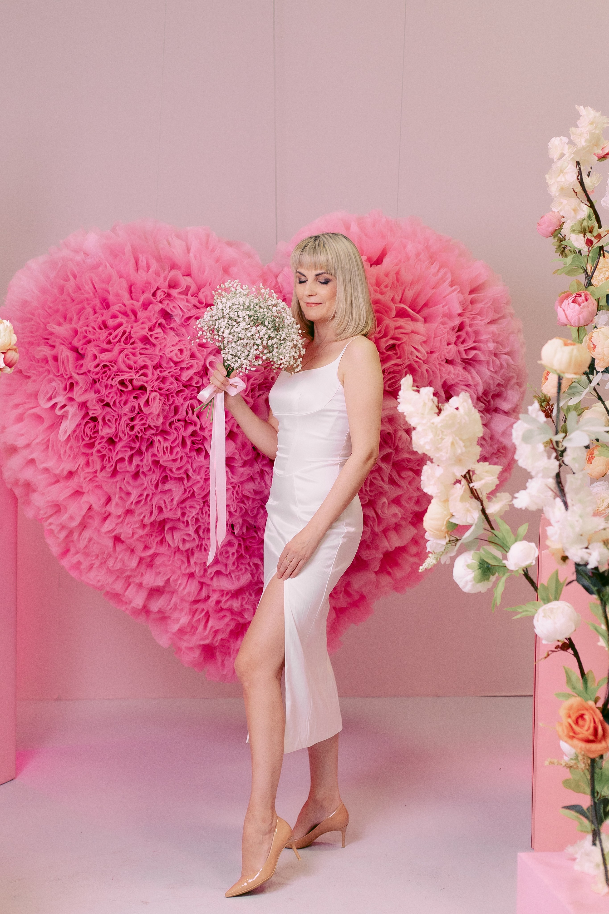 Женская фотосессия в весенних декорациях в фотостудии в Санкт-Петербурге. Фотограф в Санкт-Петербурге, Анна Скворцова