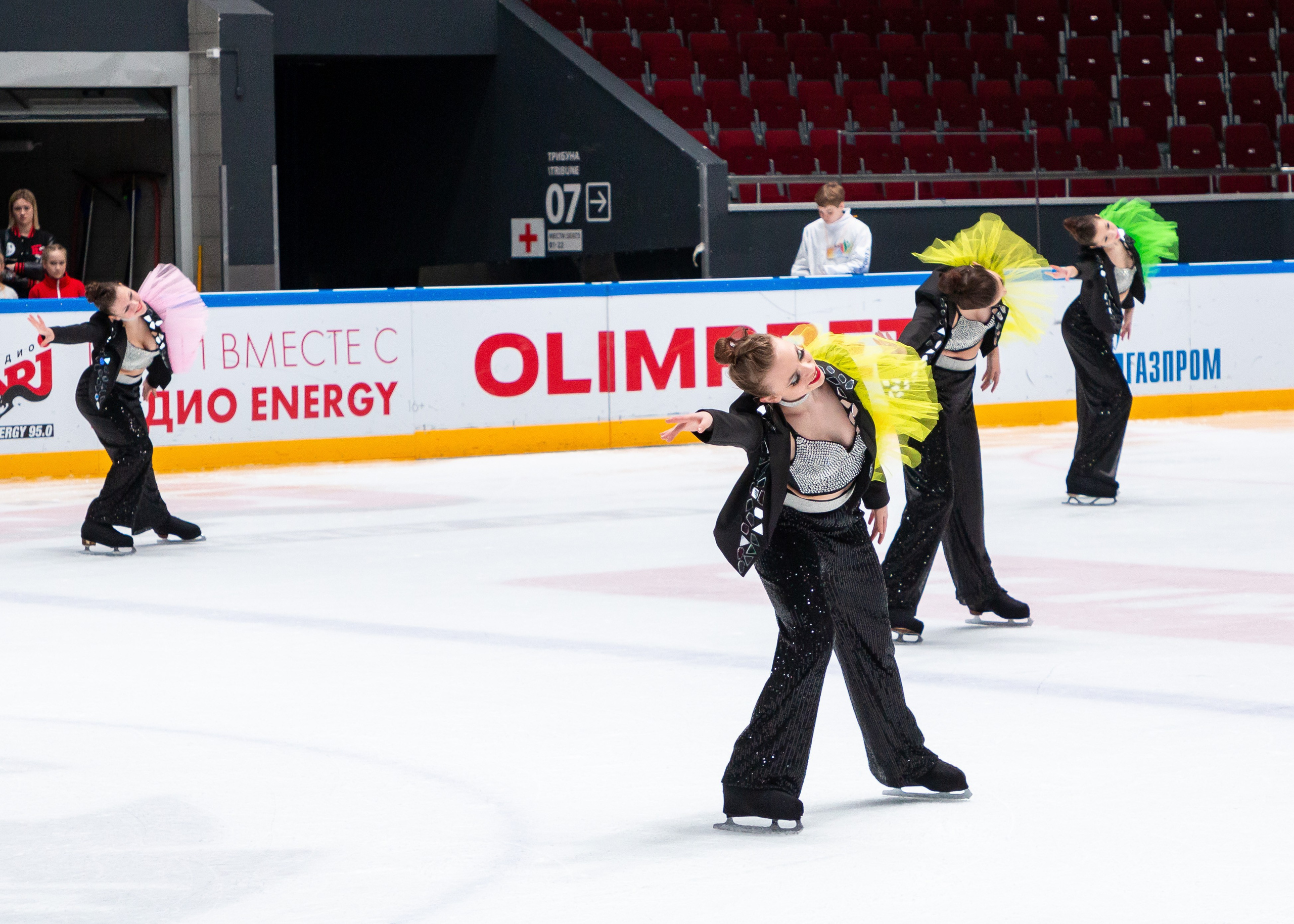 VII Ежегодный фестиваль массовых танцев на льду и фигурного катания «Петровский лёд» Санкт-Петербург 2024. Репортажный фотограф в Москве