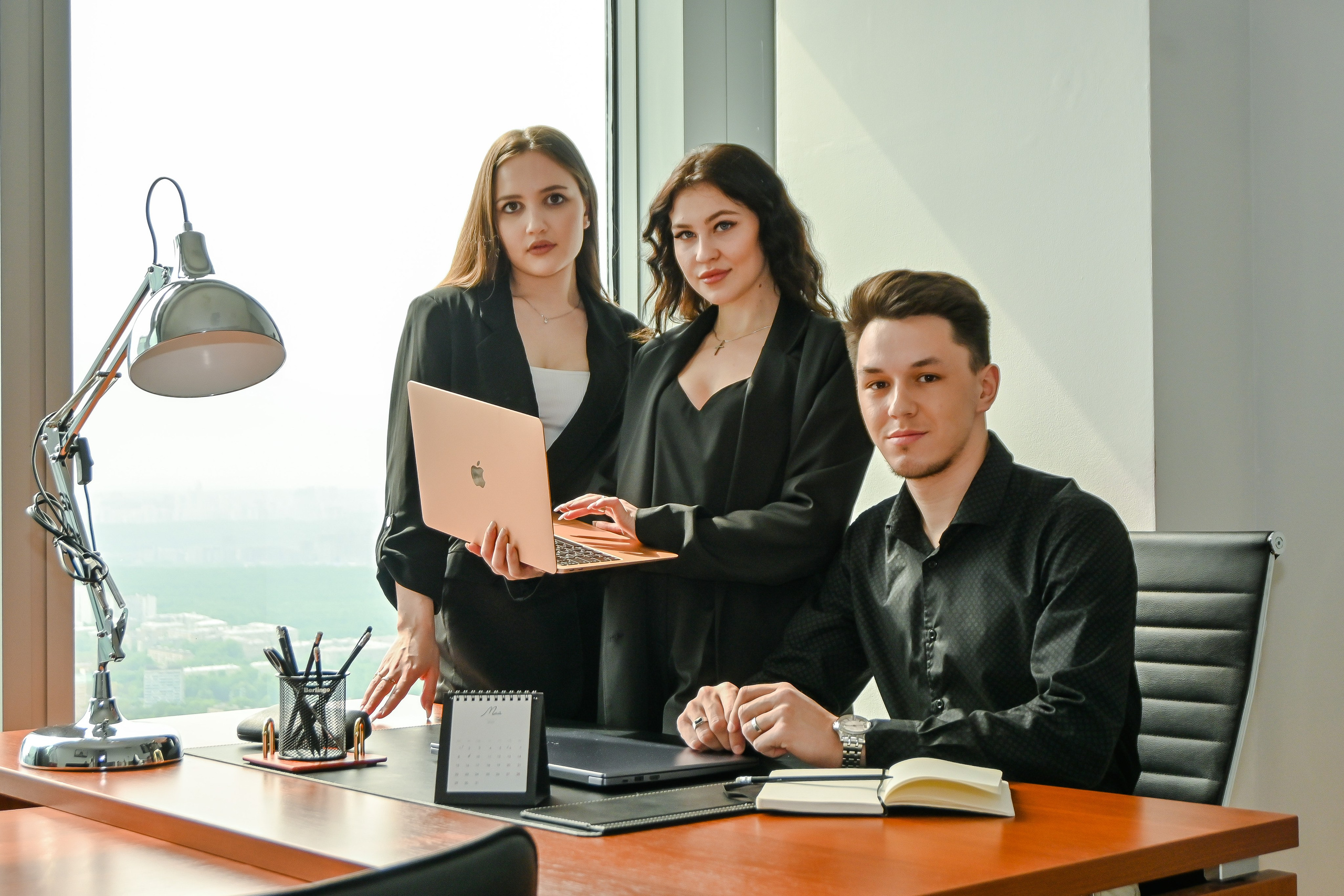 ДЕЛОВАЯ В СИТИ ОФИС. Фотограф для бизнесконтента, репортажей и семейного альбома в Москве