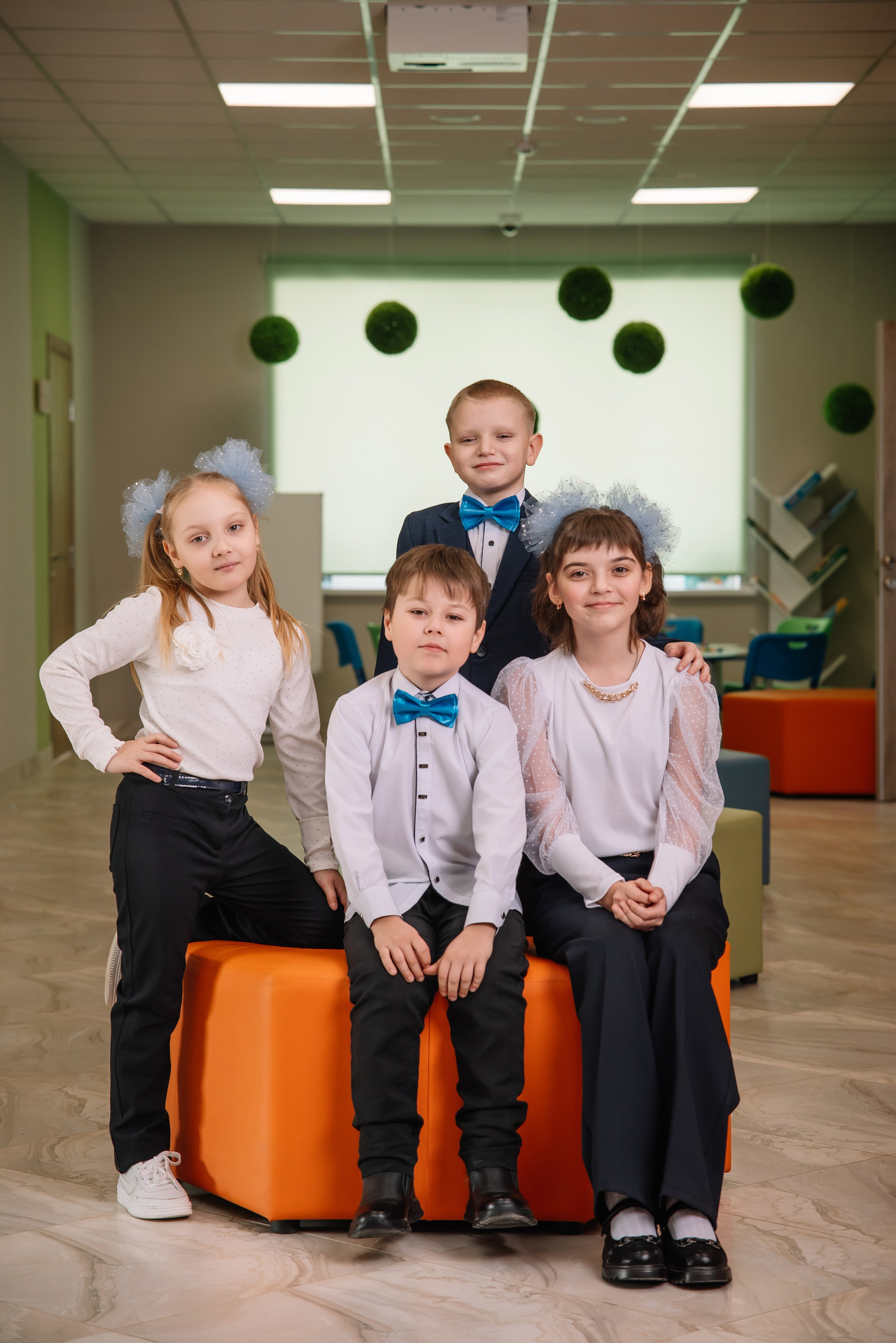 Группы. Школьный фотограф в Валуйках. Фотосессии для выпускников и изготовление выпускных альбомов в городе Валуйки и в Белгородской области