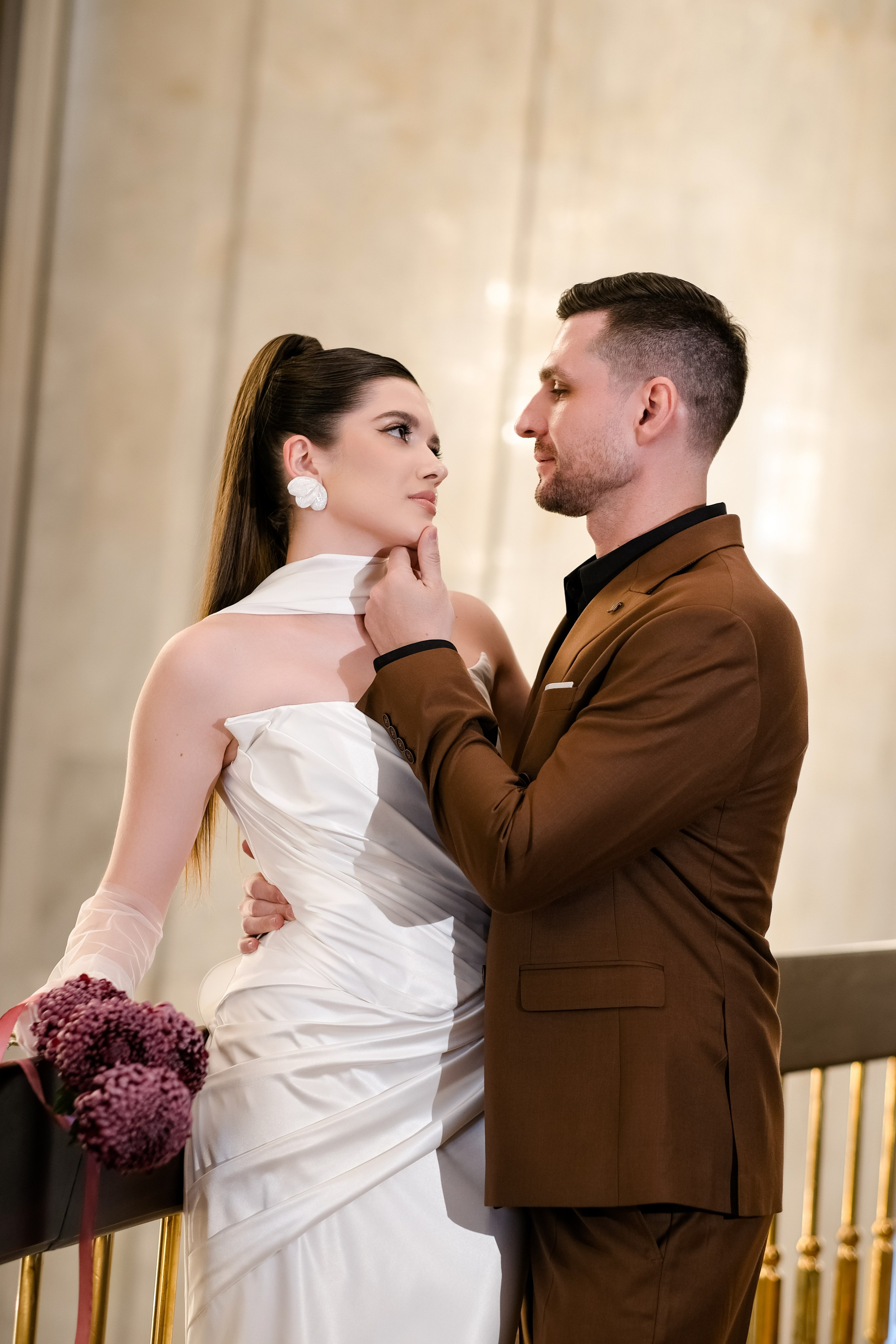 Свадебная фотосессия в театре драмы имени Наума Орлова. Свадебный фотограф в Челябинске Сырчикова Наталья