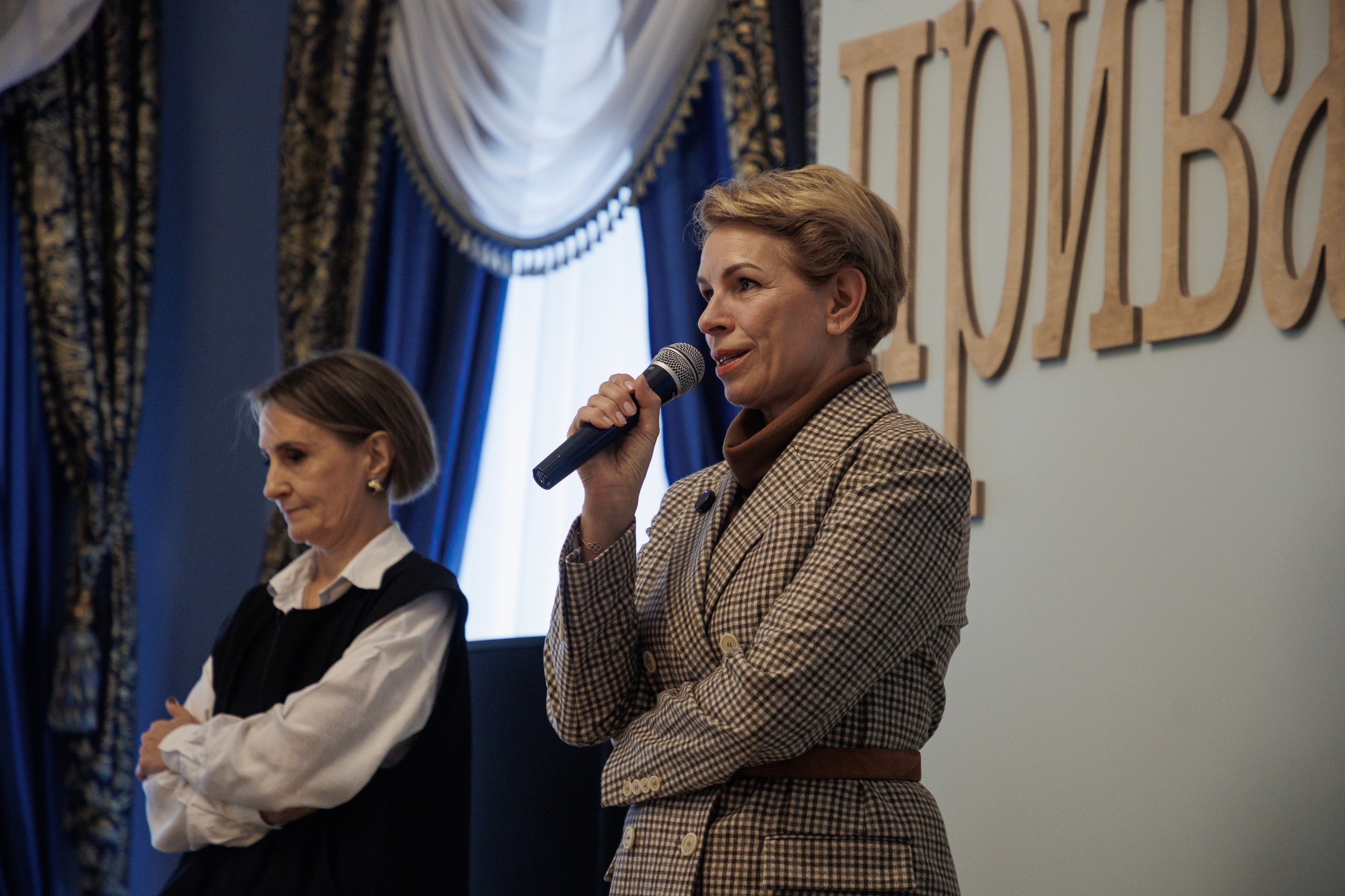 Открытие экспозиции «Путевые заметки. Привал». Фотограф городских и семейных событий Артем Карпухин